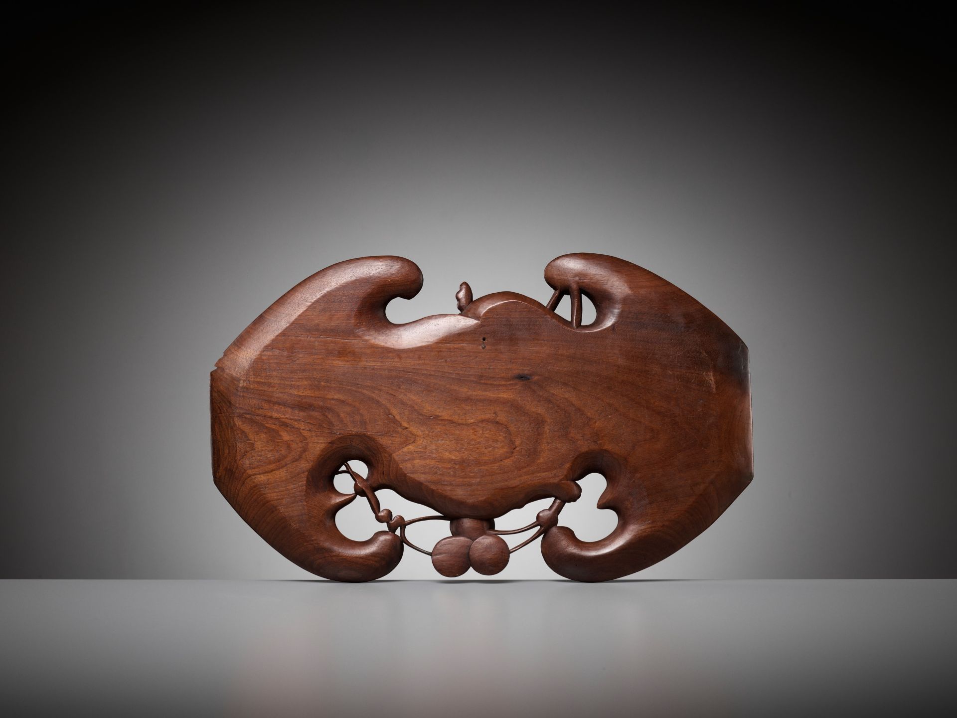 A CARVED 'BAT AND COINS' WOOD TRAY, NGUYEN DYNASTY, REIGN PERIOD OF DUY TAN - Image 8 of 8