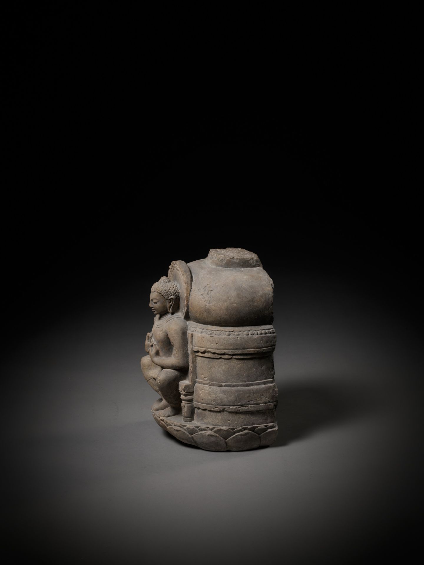 A SANDSTONE STUPA DOME FRAGMENT DEPICTING BUDDHA, POST-GUPTA PERIOD - Image 7 of 12