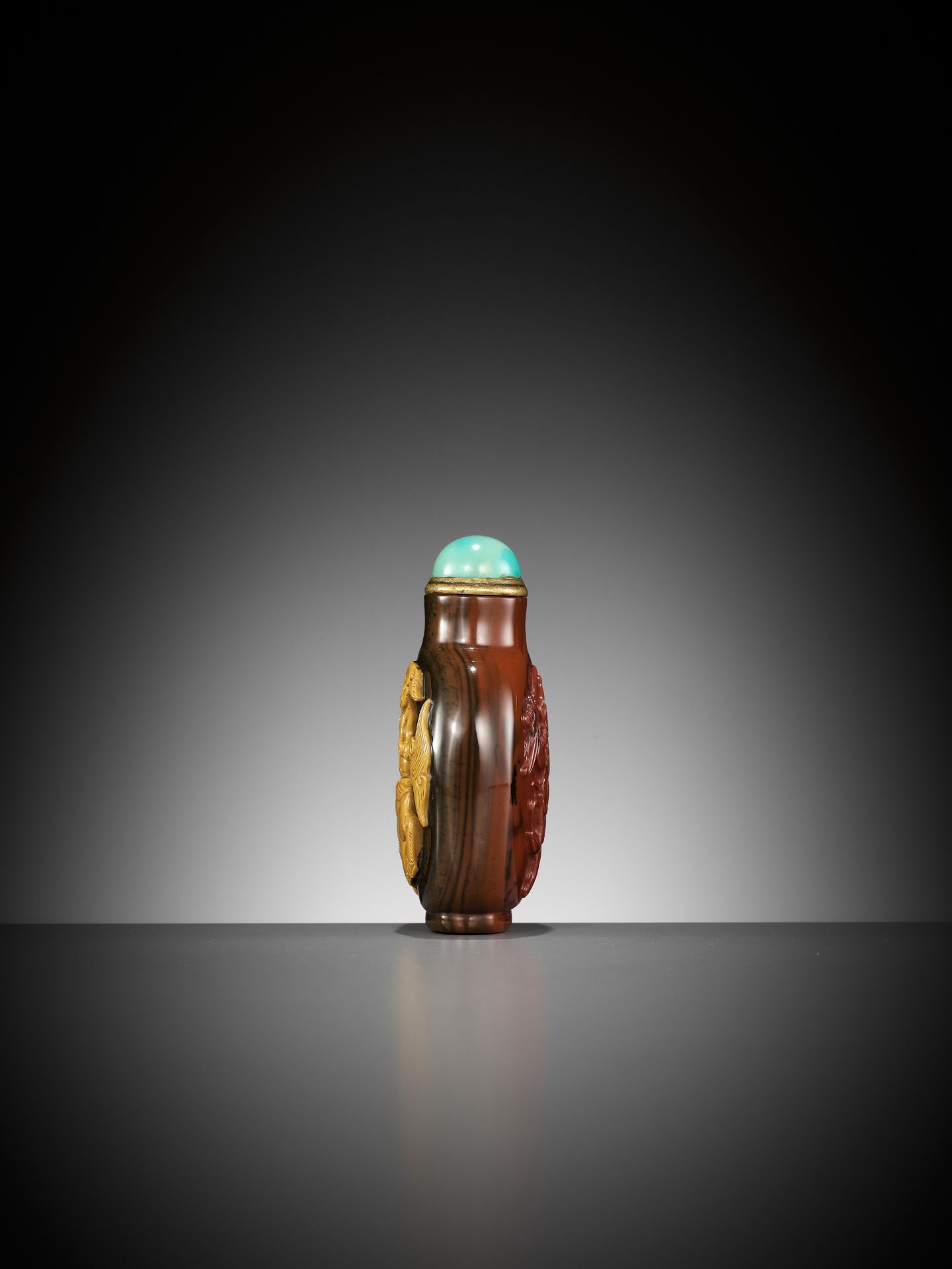 A RARE CAMEO JASPER SNUFF BOTTLE, OFFICIAL SCHOOL, QING DYNASTY - Image 6 of 9