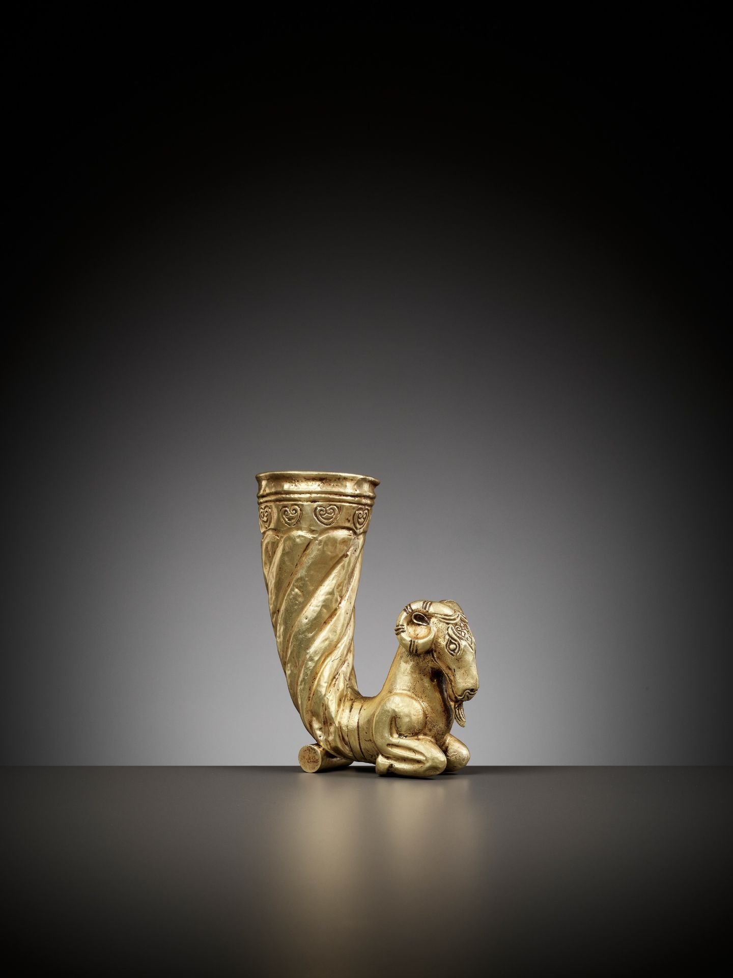 A WESTERN ASIATIC RAM-FORM GOLD RHYTON, CIRCA 5TH - 10TH CENTURY AD - Image 9 of 14