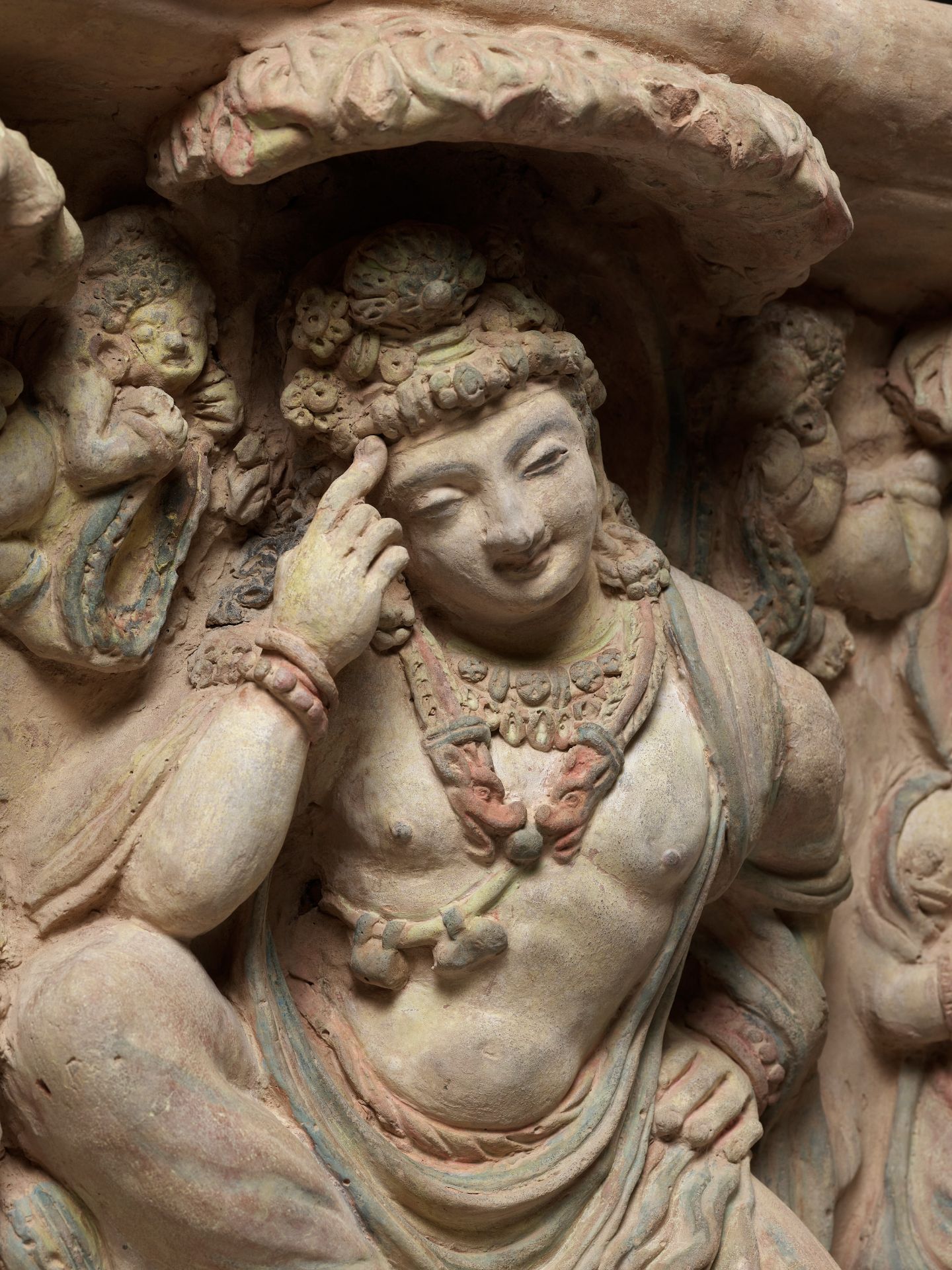 AN EXTRAORDINARILY RARE AND SPECTACULAR TERRACOTTA RELIEF OF A THINKING PRINCE SIDDHARTA UNDER THE B - Image 11 of 19