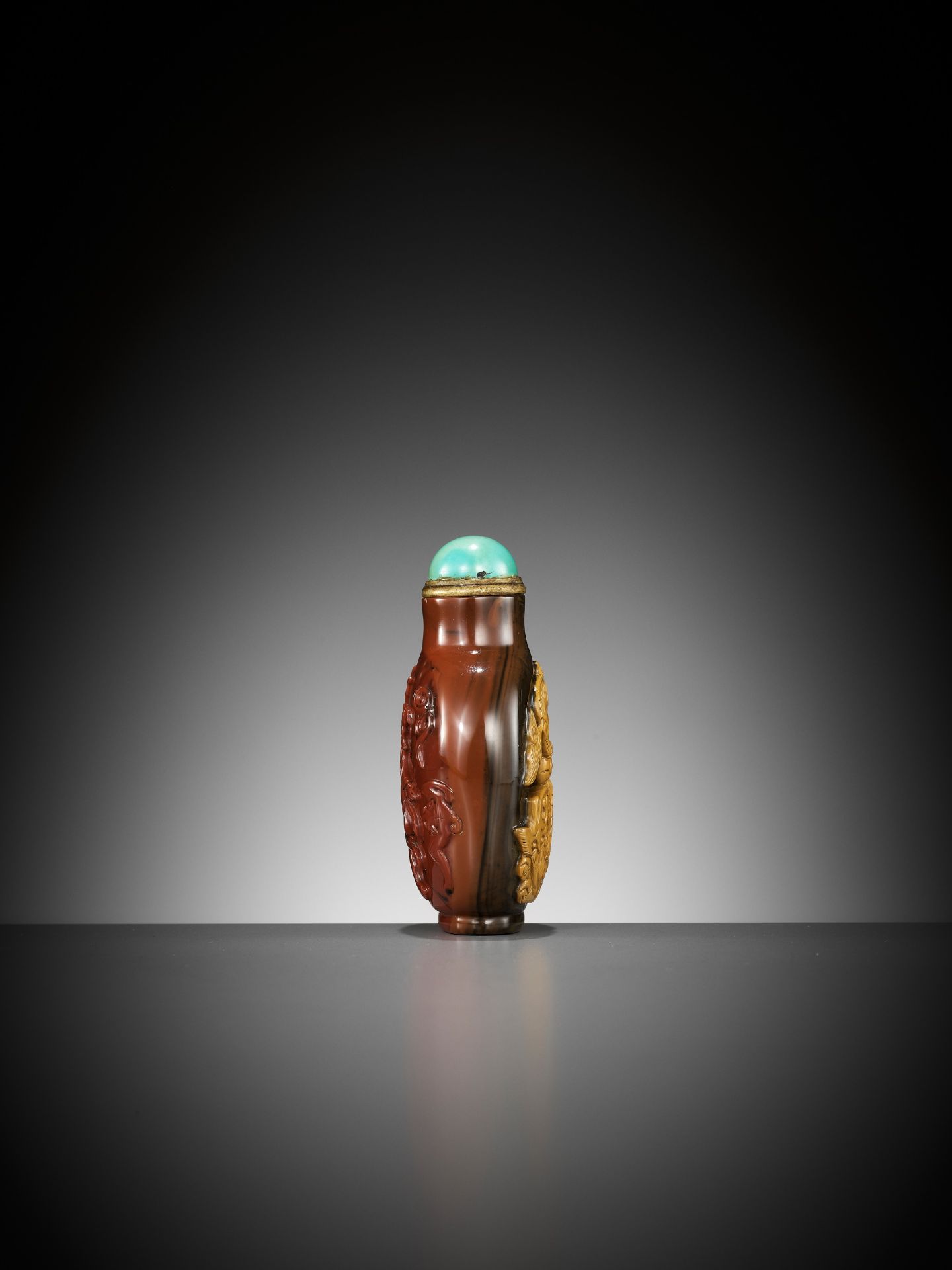 A RARE CAMEO JASPER SNUFF BOTTLE, OFFICIAL SCHOOL, QING DYNASTY - Image 7 of 9