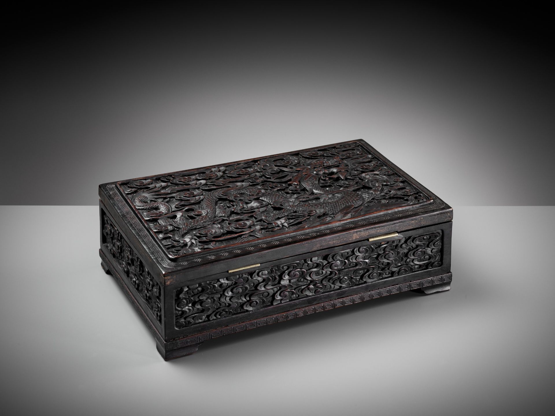 AN IMPERIAL 'DRAGON' HARDWOOD CHEST, COMMEMORATING THE RENOVATION OF THE JADE PEAK PAGODA BY EMPEROR - Image 10 of 11