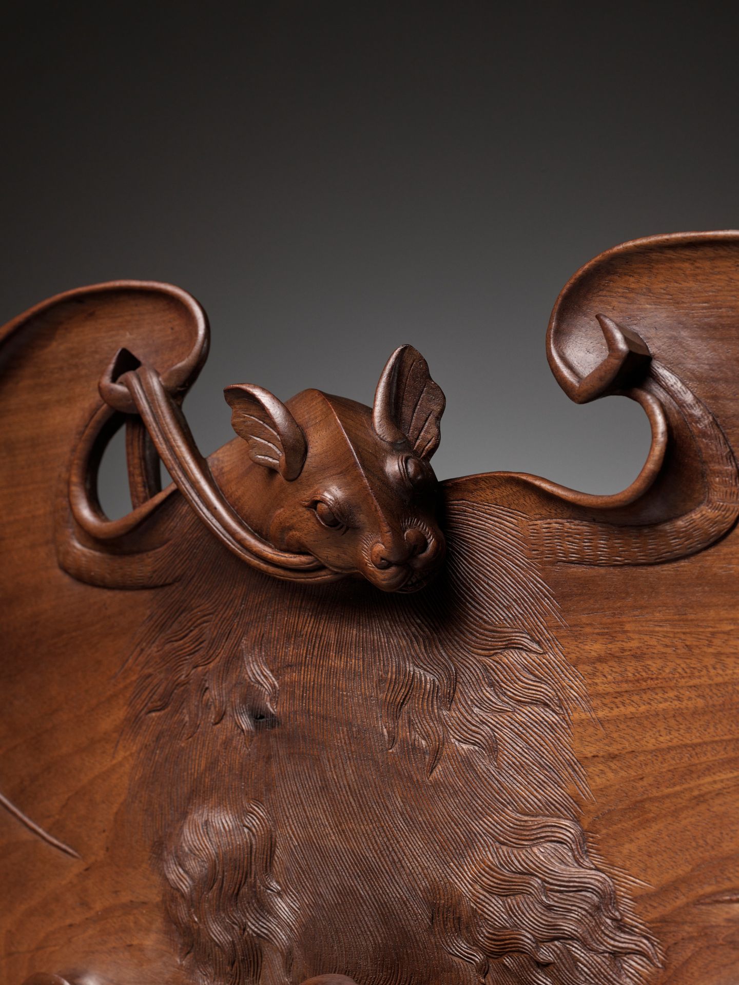 A CARVED 'BAT AND COINS' WOOD TRAY, NGUYEN DYNASTY, REIGN PERIOD OF DUY TAN - Image 6 of 8