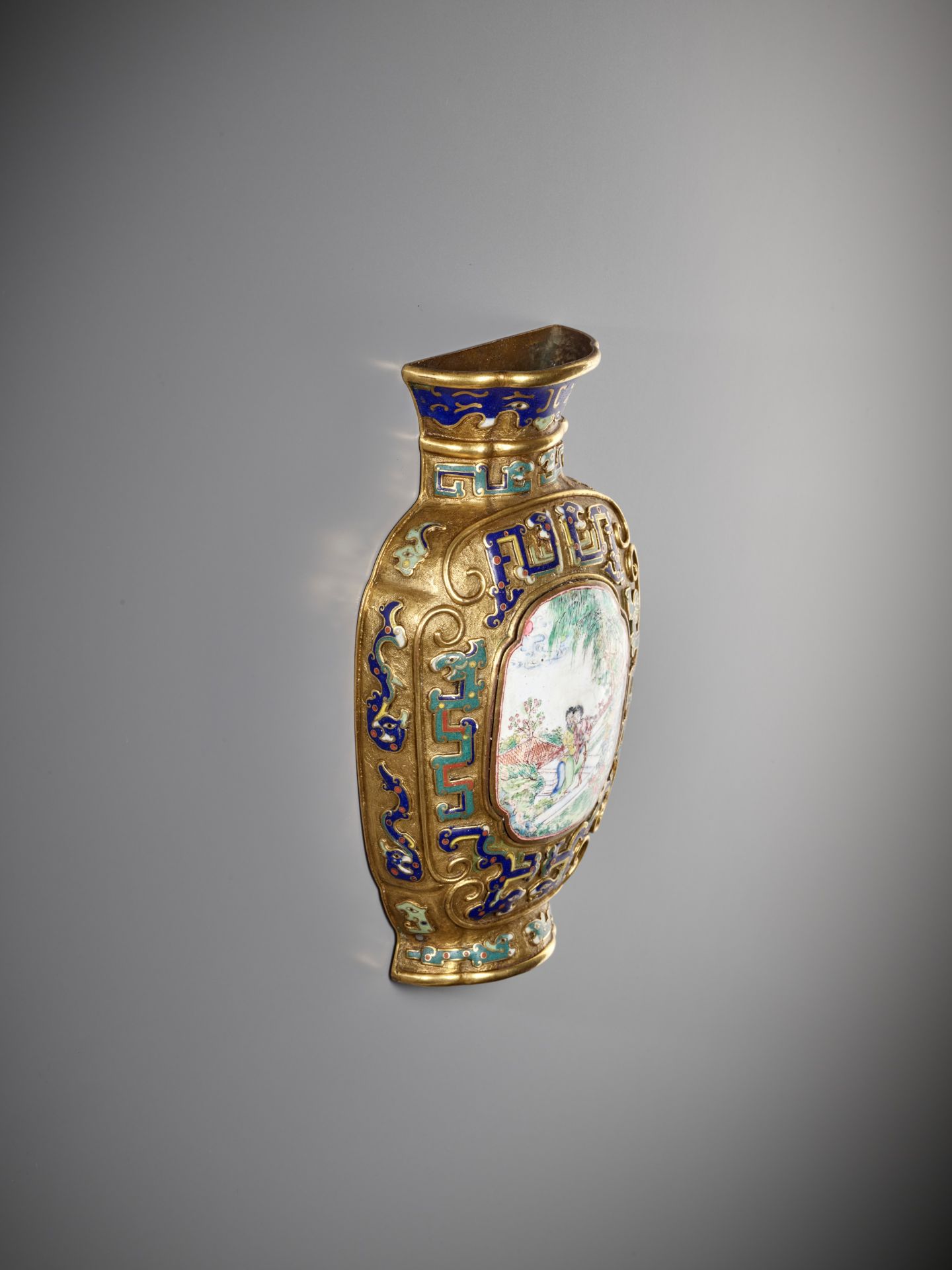 A CHAMPLEVE AND ENAMEL WALL VASE, GUANGDONG TRIBUTE TO THE IMPERIAL COURT, QIANLONG - Image 6 of 10