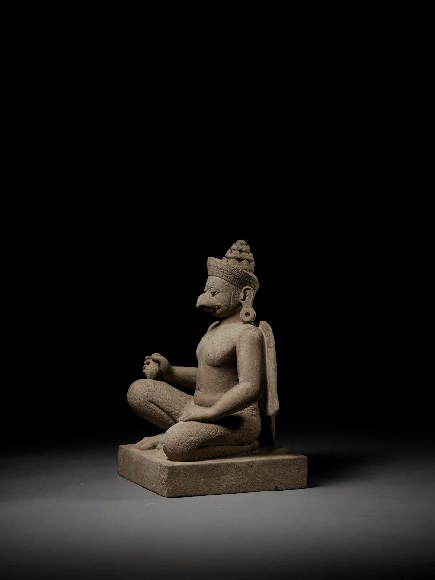 A SANDSTONE GUARDIAN FIGURE DEPICTING GARUDA, KOH KER STYLE - Image 14 of 17