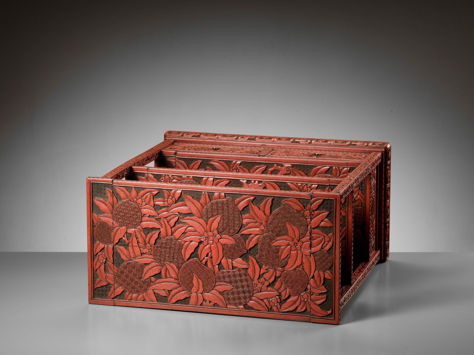 A FINE CINNABAR LACQUER DISPLAY STAND, QING DYNASTY - Image 11 of 12