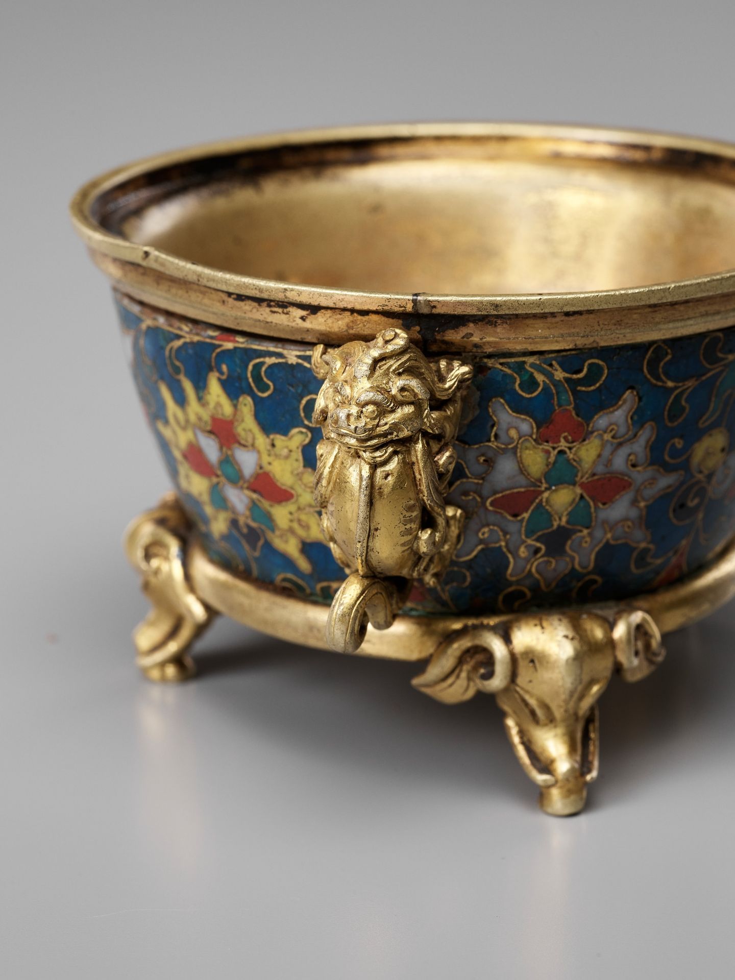 A CLOISONNE ENAMEL AND GILT BRONZE 'LOTUS' CENSER, JINGTAI MARK, MING DYNASTY - Image 15 of 15