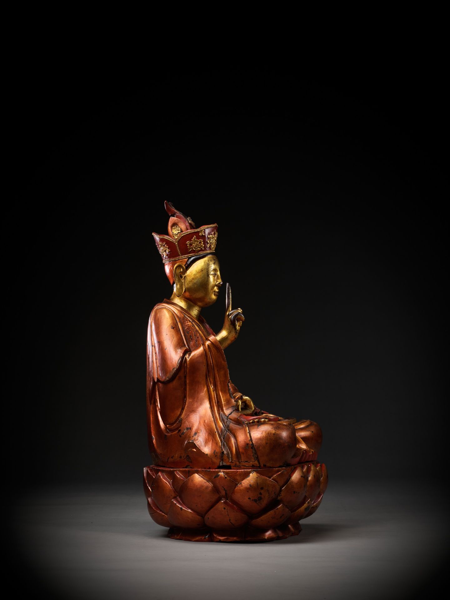 A LARGE GILT-LACQUERED WOOD FIGURE OF A BODHISATTVA, VIETNAM, 17TH-18TH CENTURY - Image 9 of 14