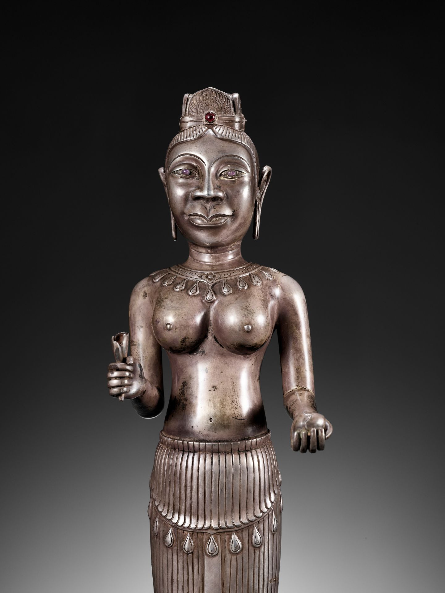 A LARGE SILVER REPOUSSE FIGURE OF UMA, CHAM PERIOD - Image 3 of 15