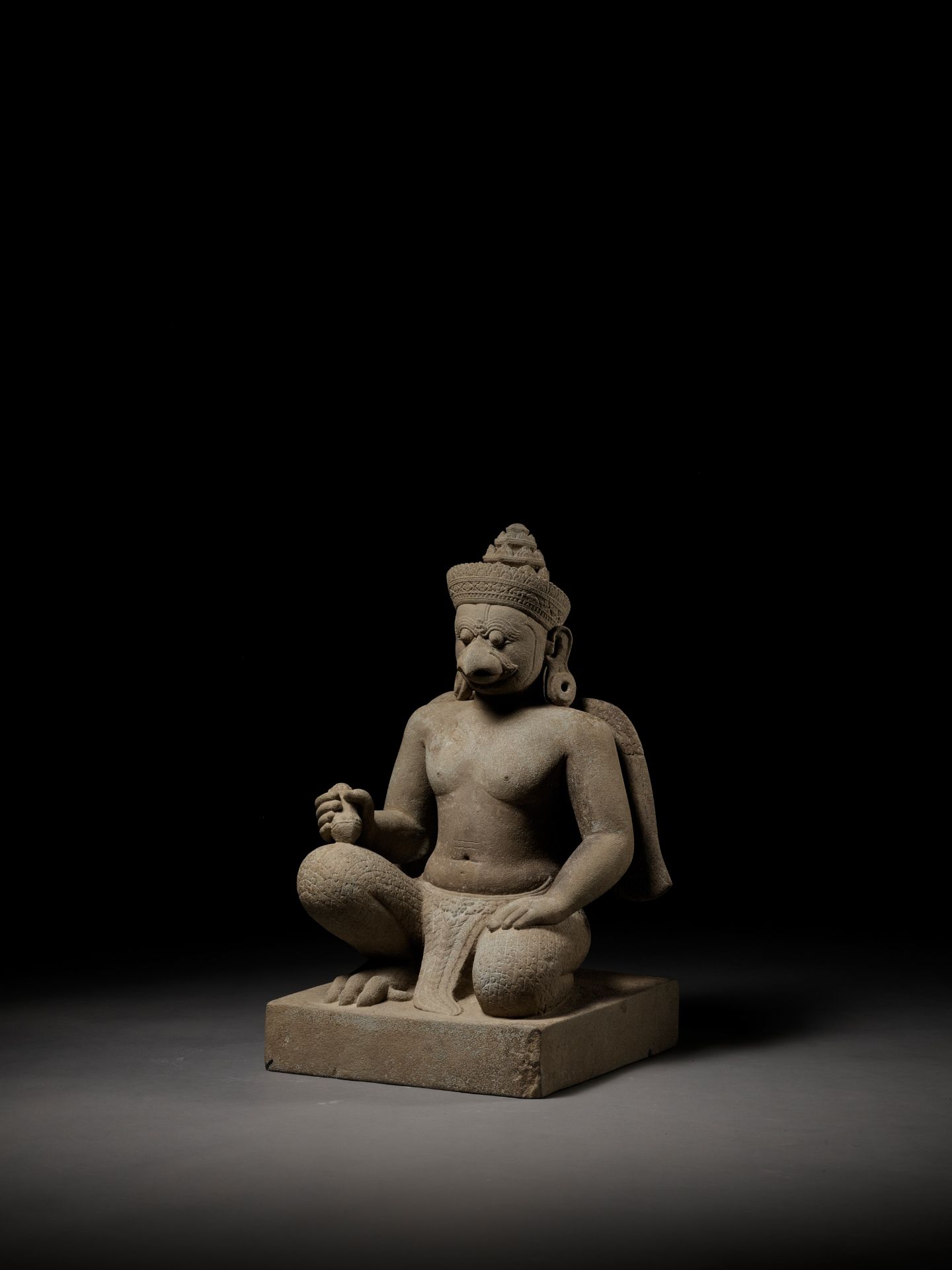 A SANDSTONE GUARDIAN FIGURE DEPICTING GARUDA, KOH KER STYLE - Image 13 of 17