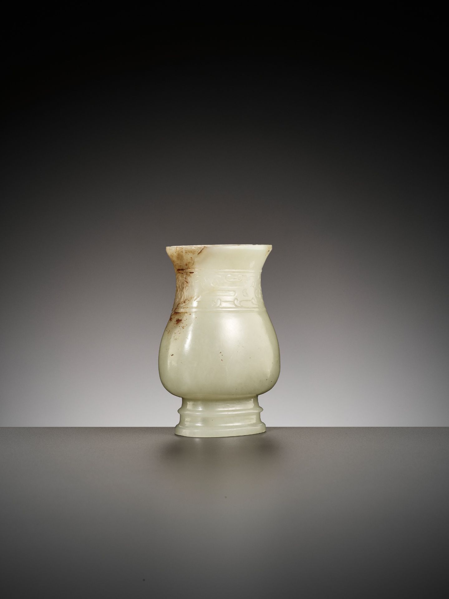 A RARE ARCHAISTIC 'SHANG BRONZE IMITATION' JADE VESSEL, ZHI, LATE SONG TO EARLY MING DYNASTY - Image 10 of 20