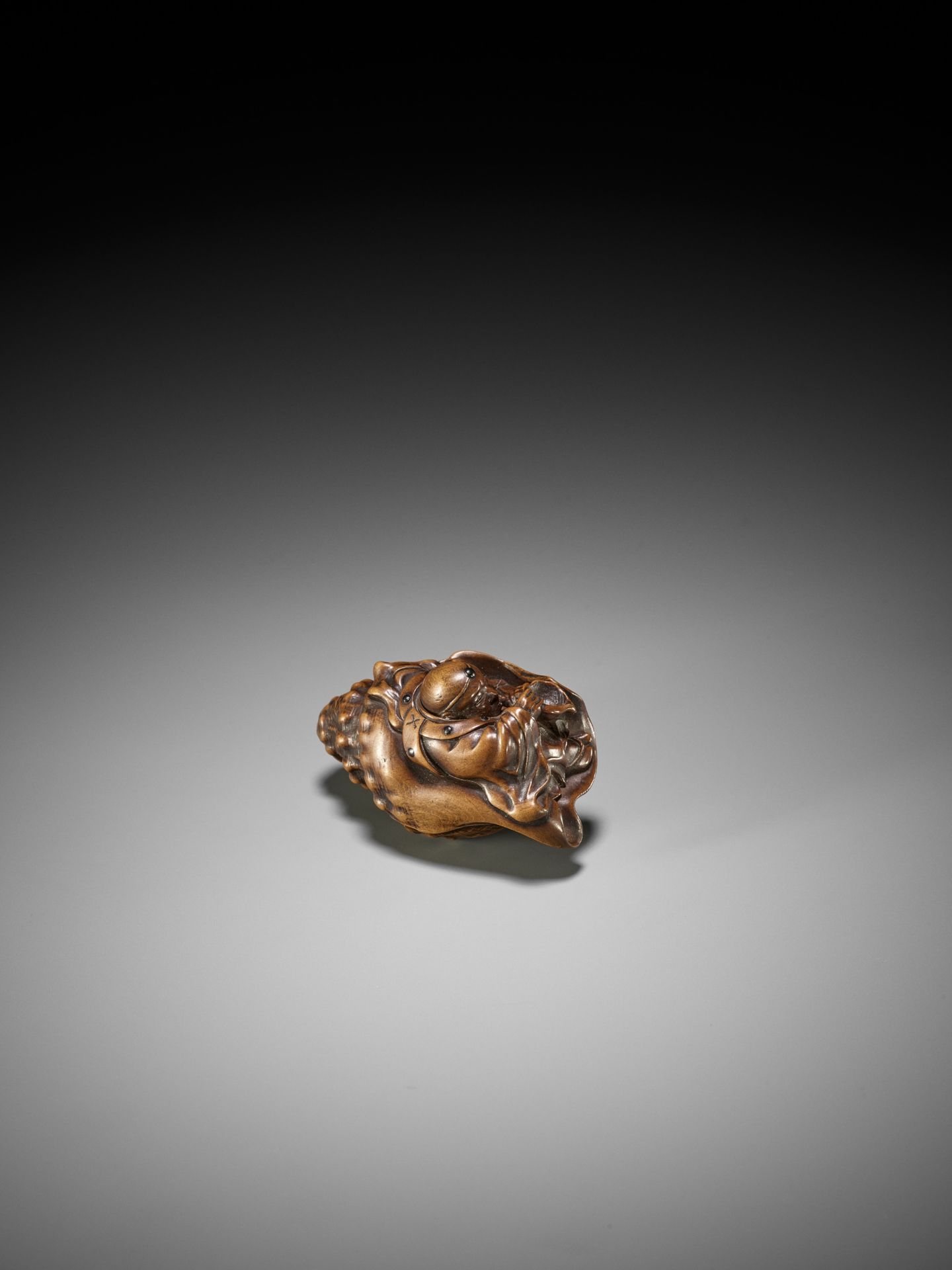 MASANAO: A SUPERB WOOD NETSUKE OF BENKEI INSIDE HORAGAI - Bild 10 aus 13