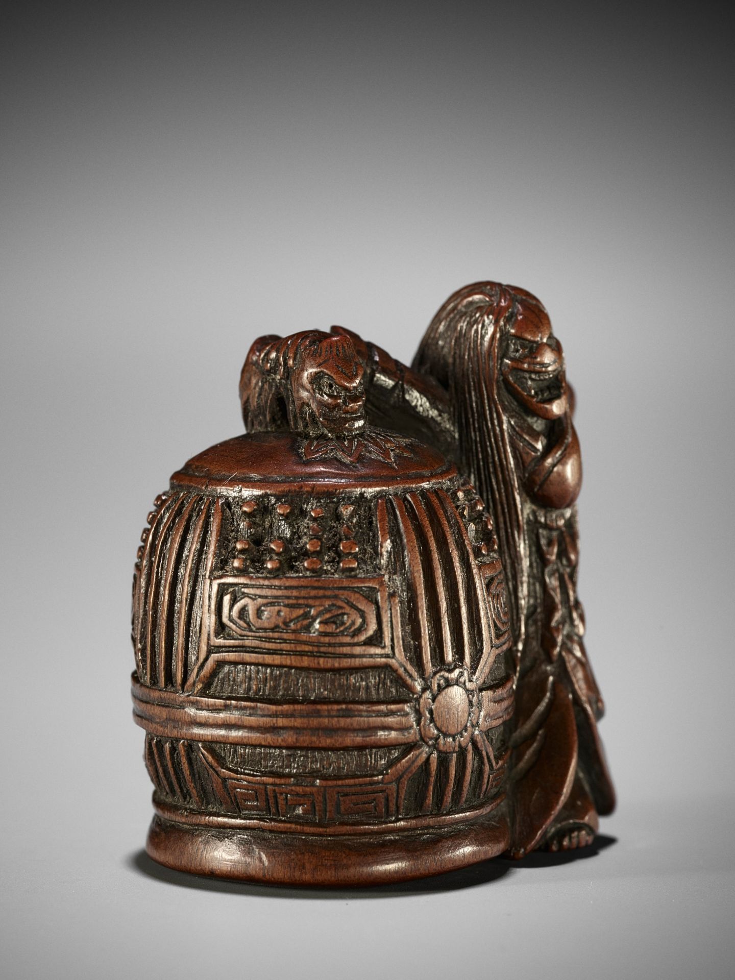 TAMETAKA: A RARE WOOD NETSUKE OF KIYOHIME - Bild 4 aus 15