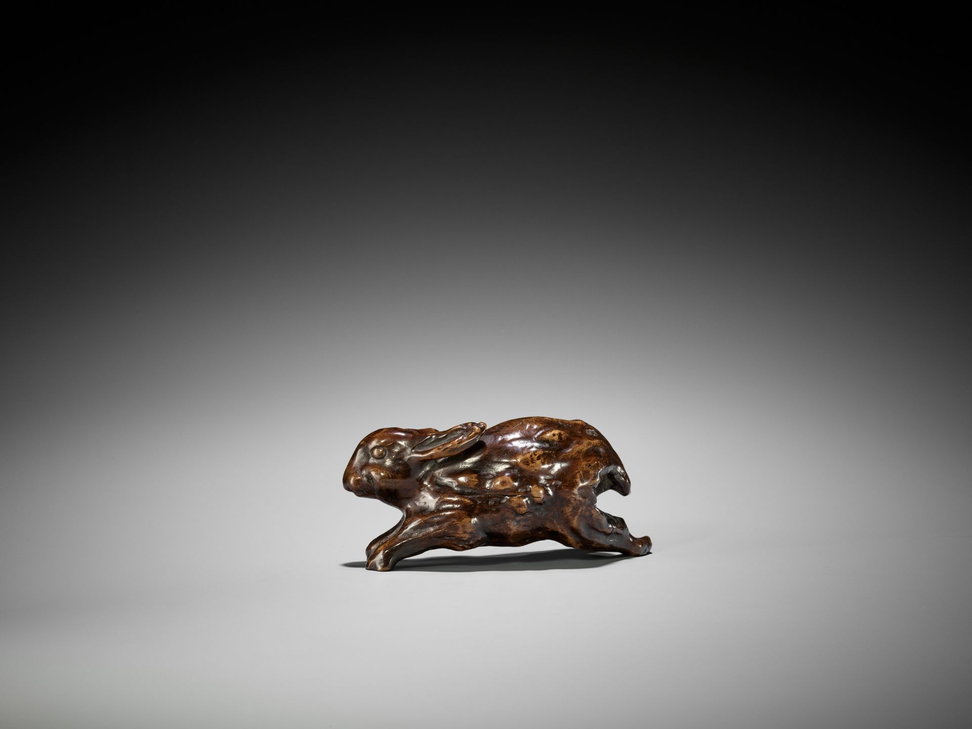 AN UNUSUAL ROOTWOOD OKIMONO OF A LEAPING HARE - Image 2 of 11