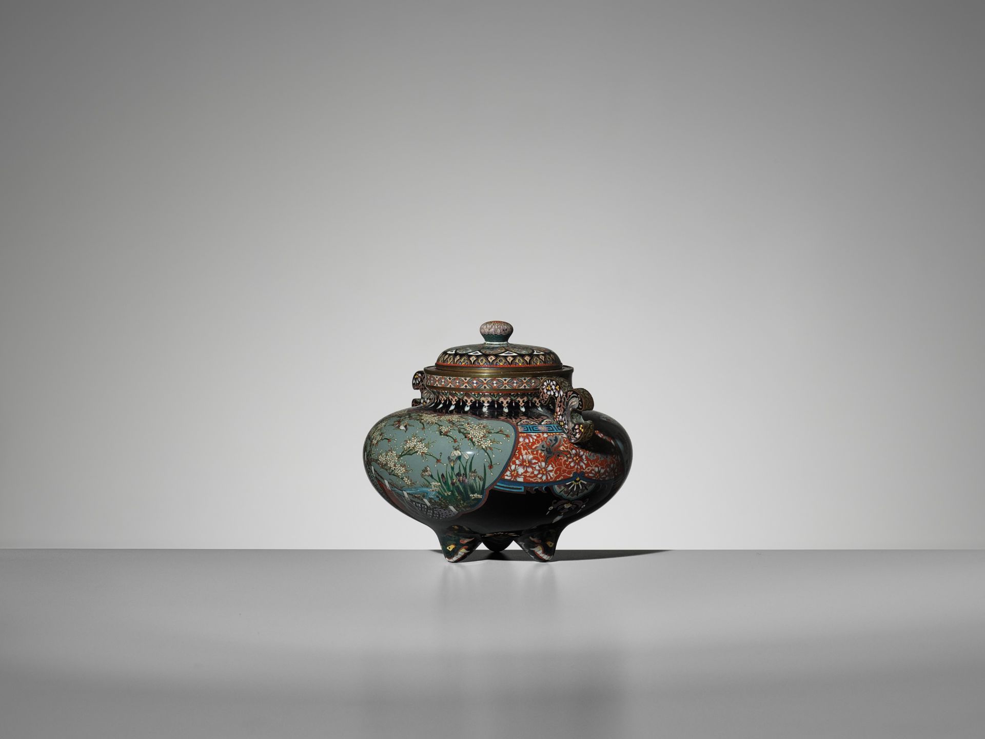 A FINE CLOISONNÃ‰ KORO (INCENSE BURNER) AND COVER, STYLE OF HAYASHI KODENJI - Image 8 of 11