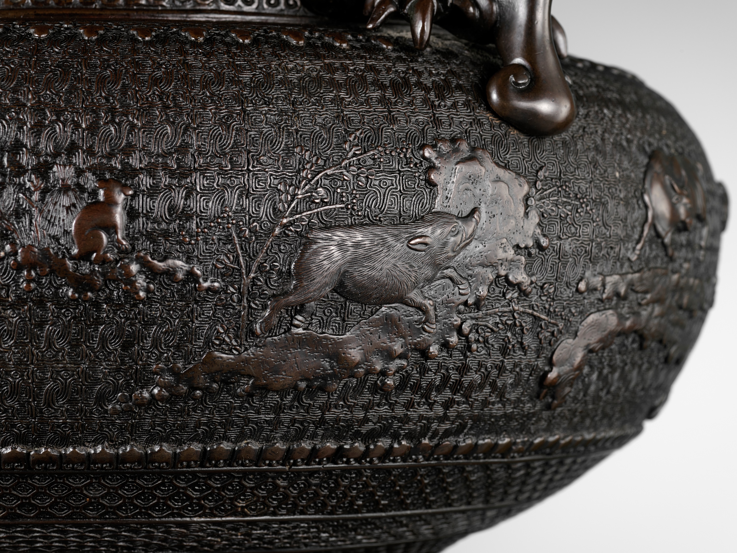 SHOKAKEN: A LARGE AND EXCEPTIONAL BRONZE KORO (INCENSE BURNER) AND COVER WITH THE JUNISHI - Image 16 of 30