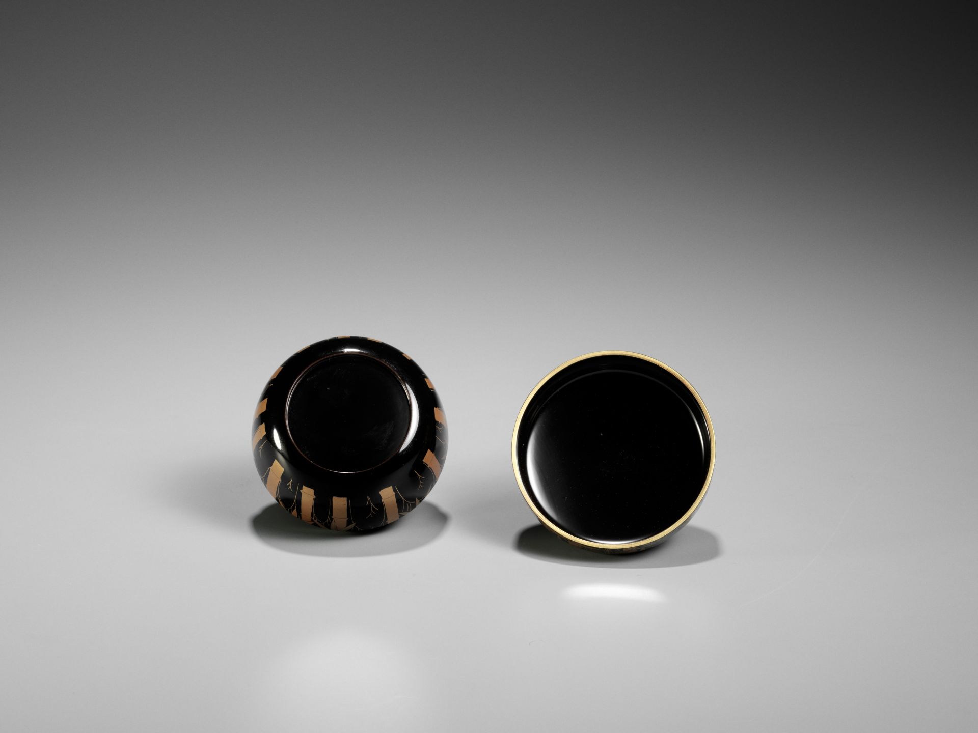 A BLACK AND GOLD LACQUER NATSUME (TEA CADDY) WITH BAMBOO - Image 7 of 8