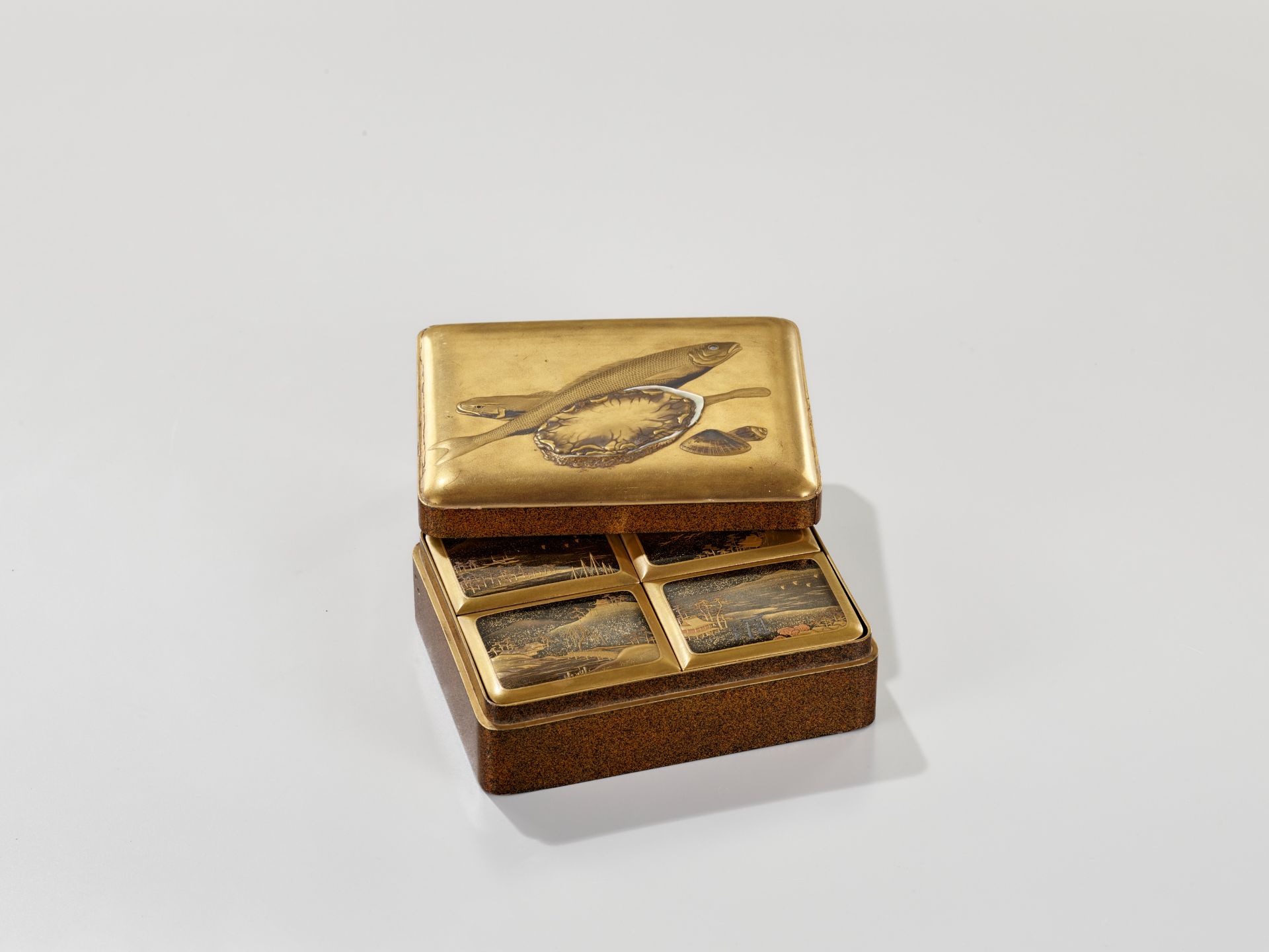 A GOLD LACQUER BOX AND COVER AND FOUR KOGO (INCENSE CONTAINERS) FOR THE INCENSE MATCHING GAME - Image 9 of 11