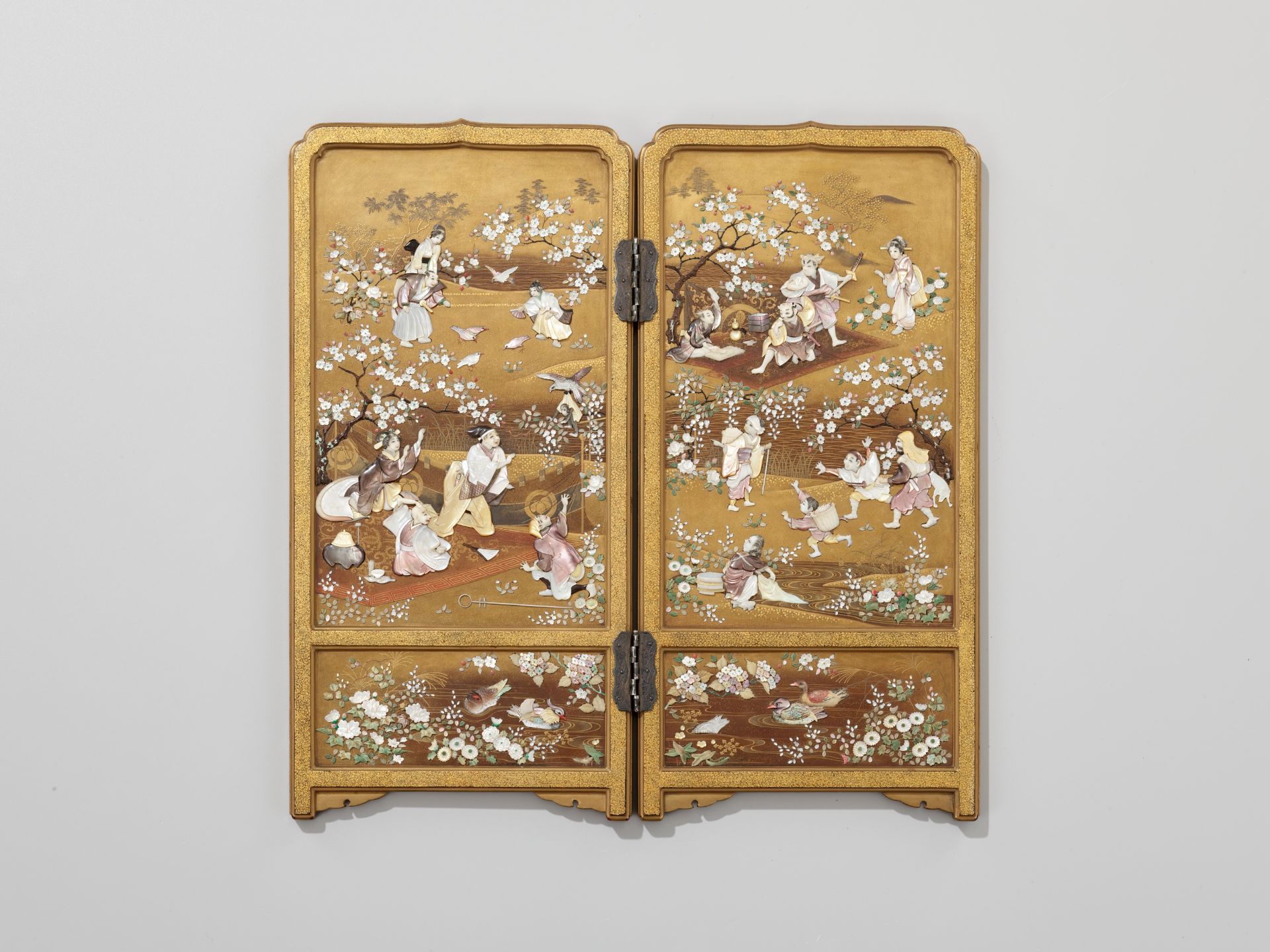 A RARE AND SUPERB SHIBAYAMA-STYLE INLAID GOLD LACQUER TABLE SCREEN WITH KYOSAI'S ANIMAL CIRCUS - Image 9 of 11