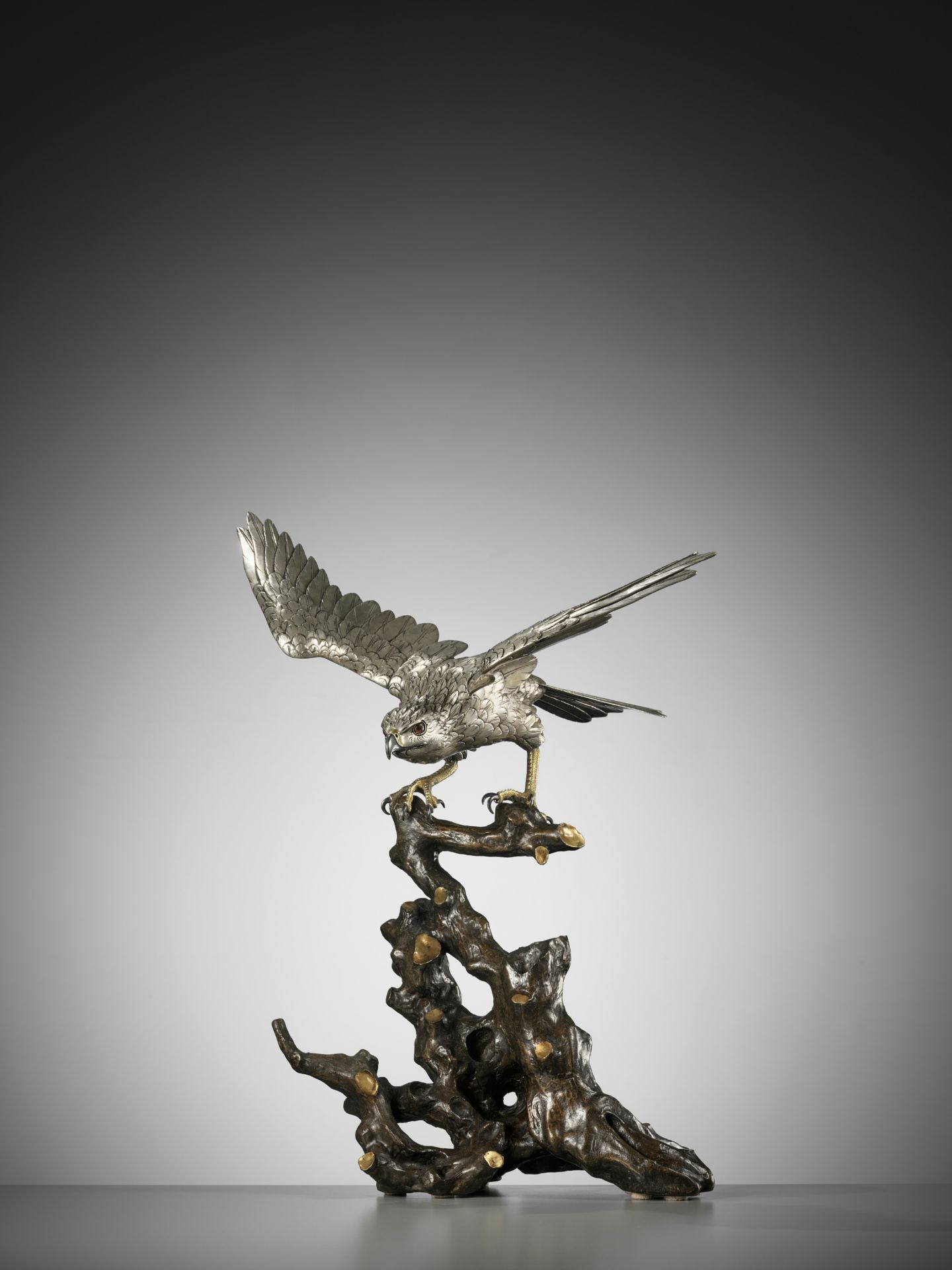 HANEHIRO: A FINE SILVERED BRONZE OKIMONO OF A HAWK - Bild 6 aus 15