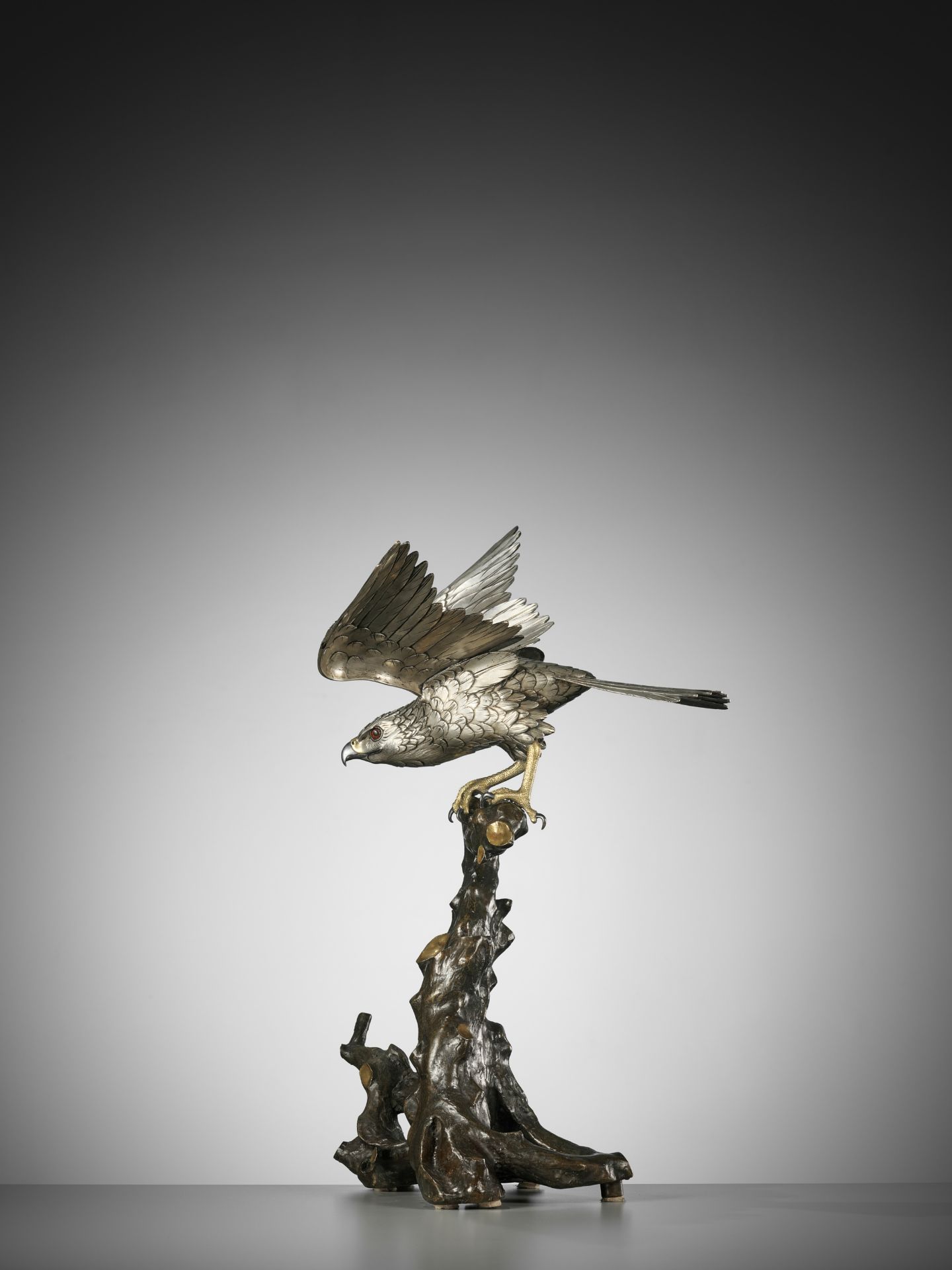 HANEHIRO: A FINE SILVERED BRONZE OKIMONO OF A HAWK - Bild 8 aus 15