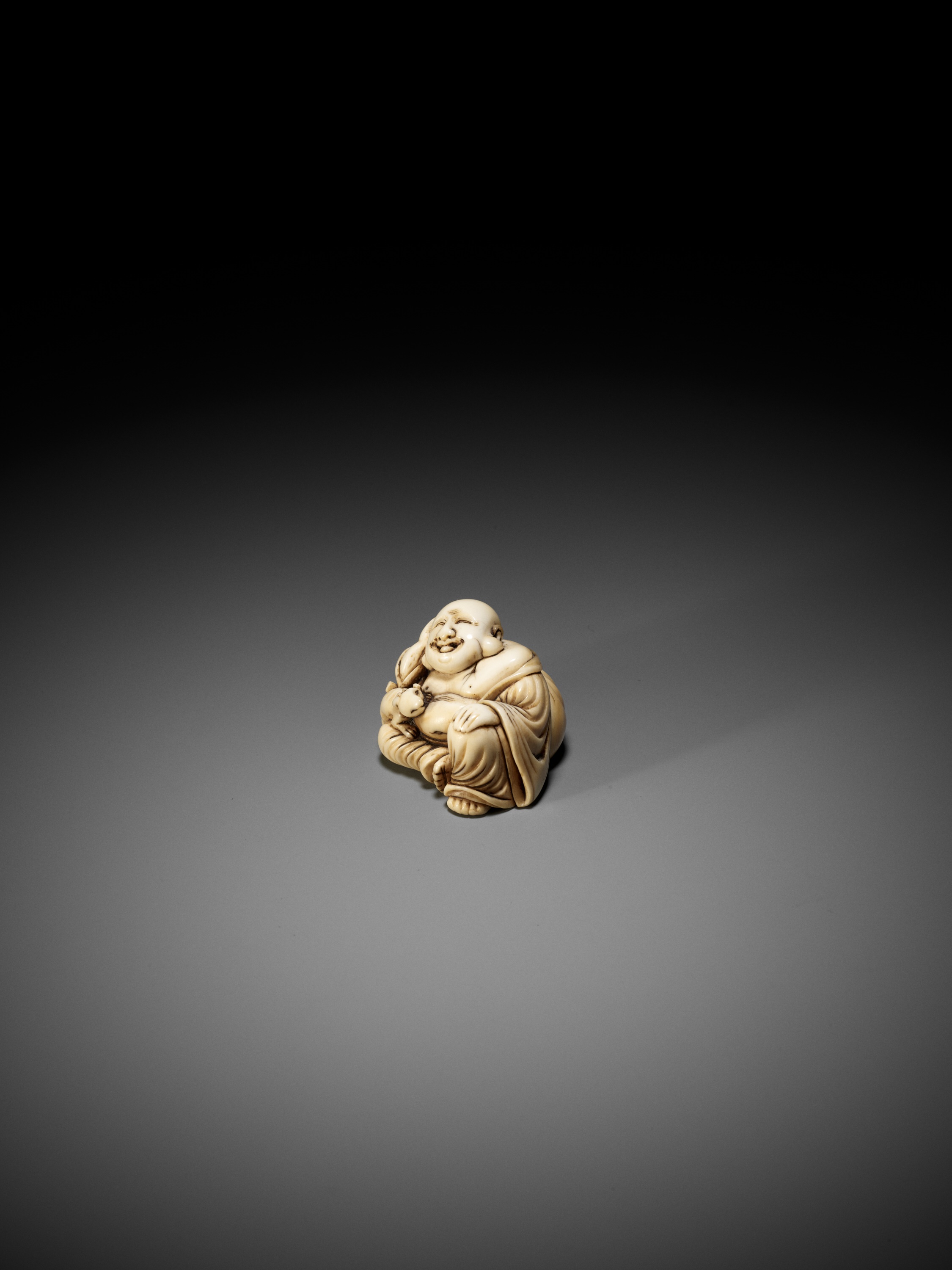 A CHARMING IVORY NETSUKE OF HOTEI WITH PUPPY - Image 4 of 12
