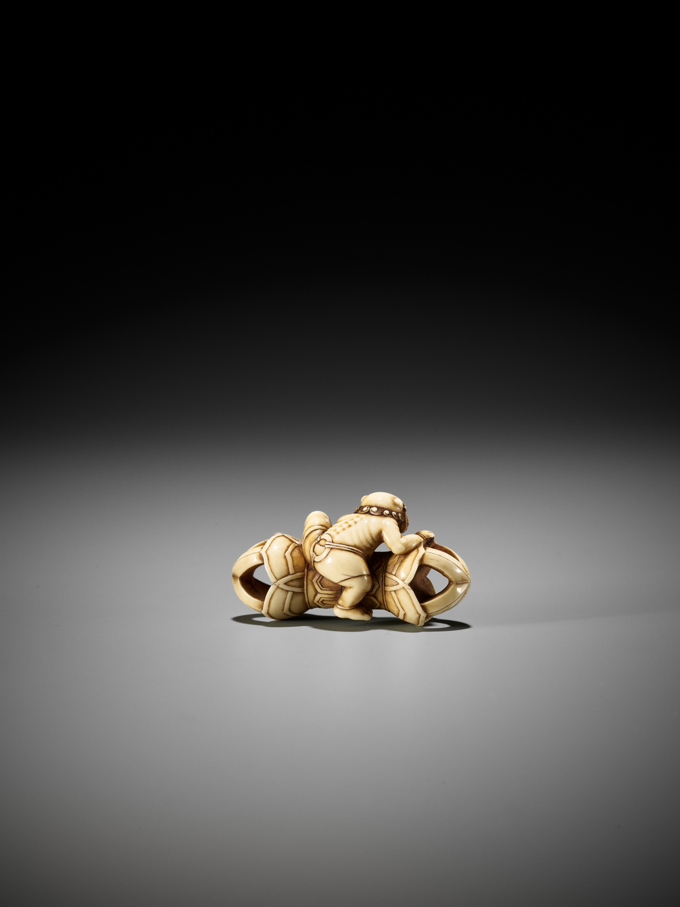 A RARE IVORY NETSUKE OF AN ONI ON A KONGO (VAJRA) - Image 2 of 12