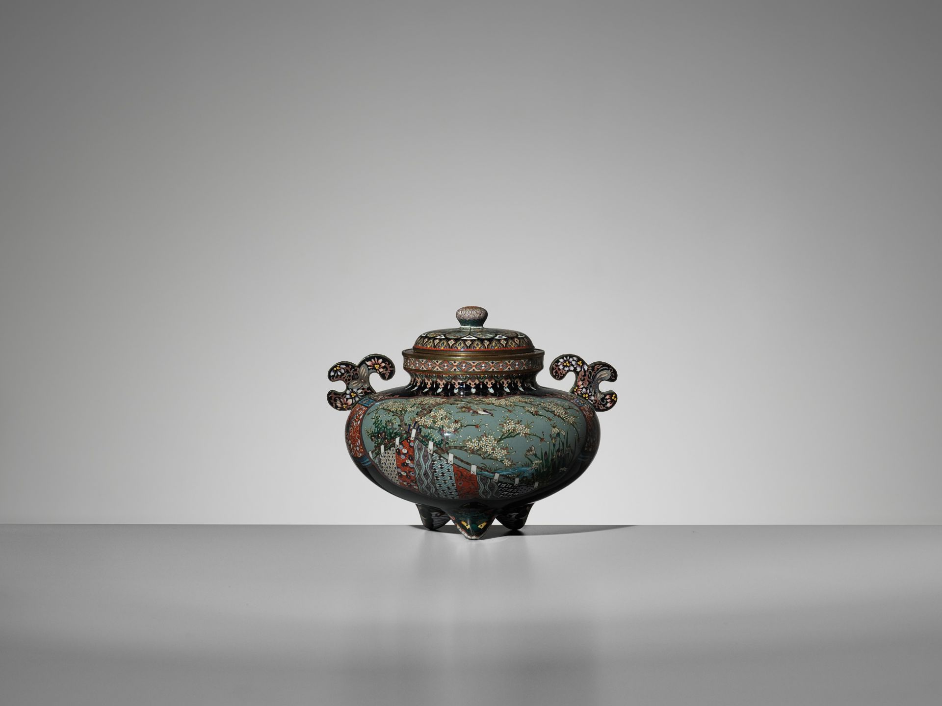 A FINE CLOISONNÃ‰ KORO (INCENSE BURNER) AND COVER, STYLE OF HAYASHI KODENJI - Image 4 of 11