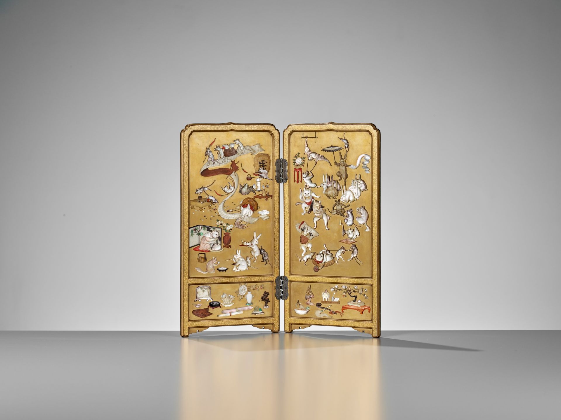 A RARE AND SUPERB SHIBAYAMA-STYLE INLAID GOLD LACQUER TABLE SCREEN WITH KYOSAI'S ANIMAL CIRCUS - Image 2 of 11