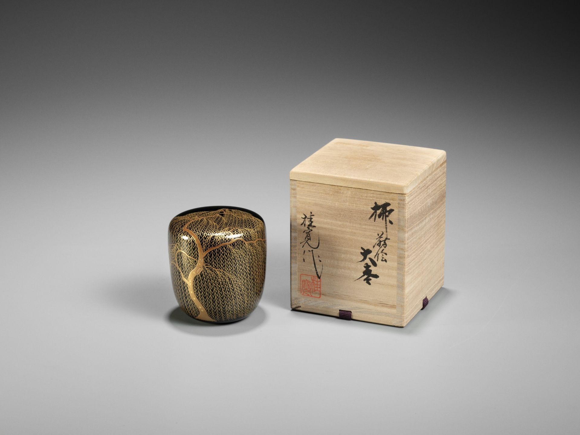 A BLACK AND GOLD LACQUER NATSUME (TEA CADDY) WITH A WEEPING WILLOW (YANAGI) - Image 3 of 9