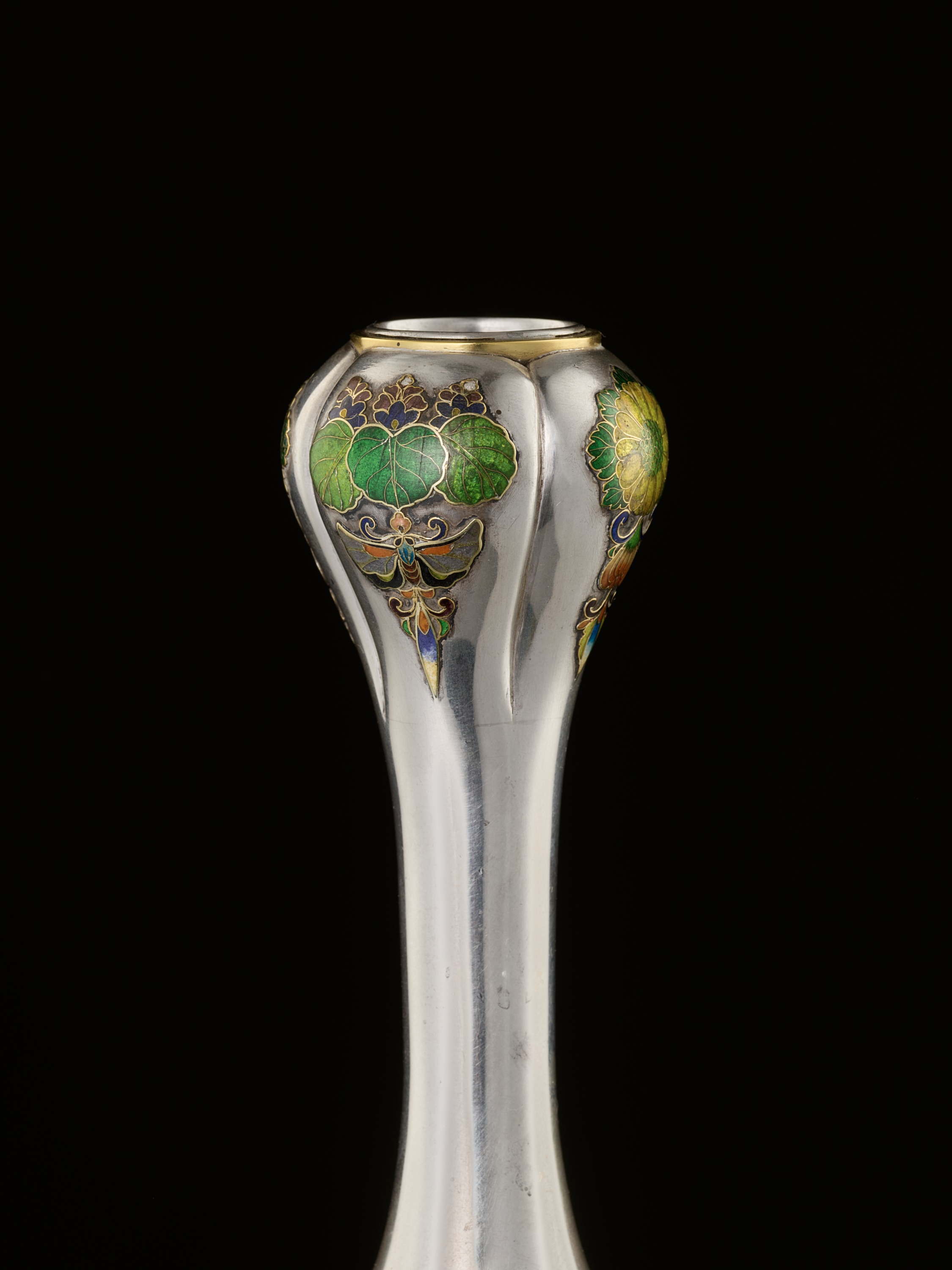 A SUPERB SILVER FILIGREE AND CLOISONNÃ‰ ENAMEL VASE DEPICTING A COCKATOO - Image 6 of 12