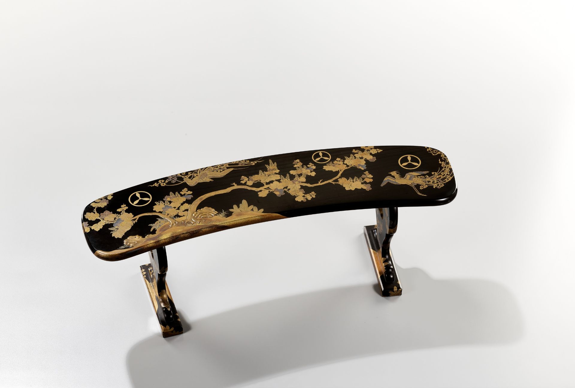 A RARE LACQUER KYOSOKU (ARMREST) - Image 7 of 9