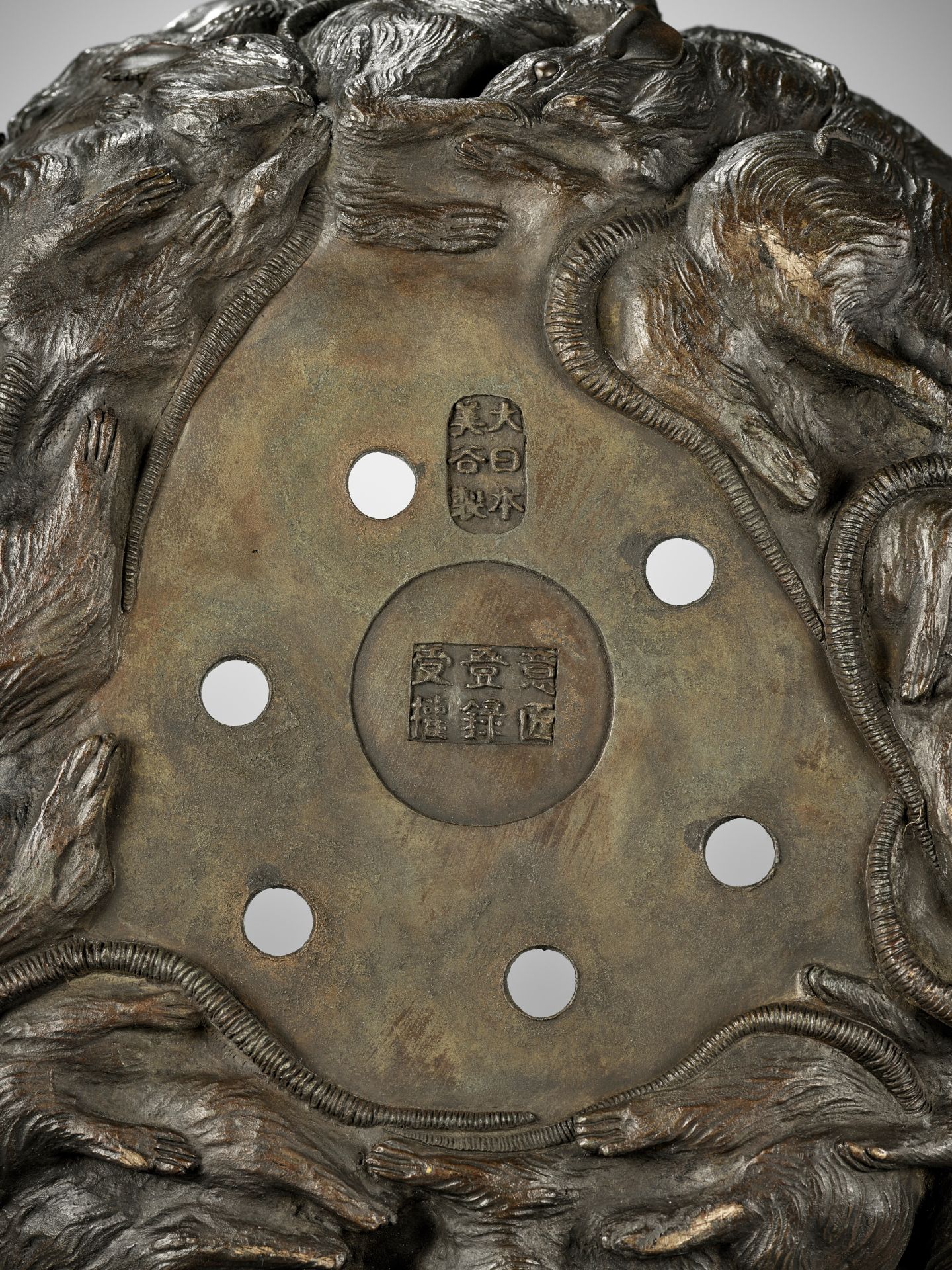 YOSHITANI: A MASSIVE AND HIGHLY UNUSUAL BRONZE JARDINIÃˆRE DEPICTING A NEST OF RATS - Image 11 of 12