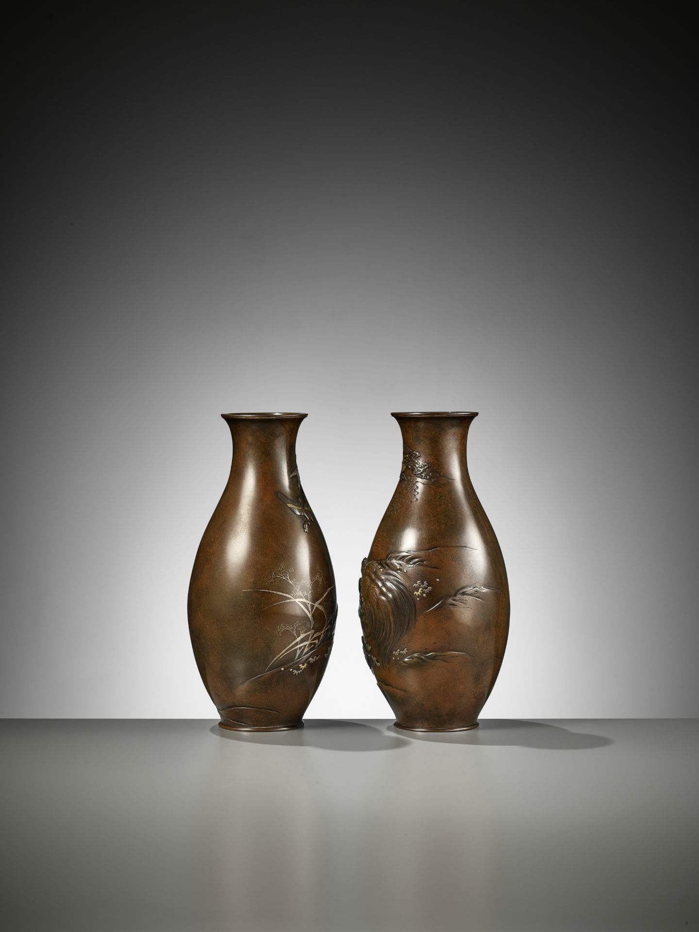 CHOMIN: A SUPERB PAIR OF INLAID BRONZE VASES WITH MINOGAME AND GEESE - Image 6 of 11