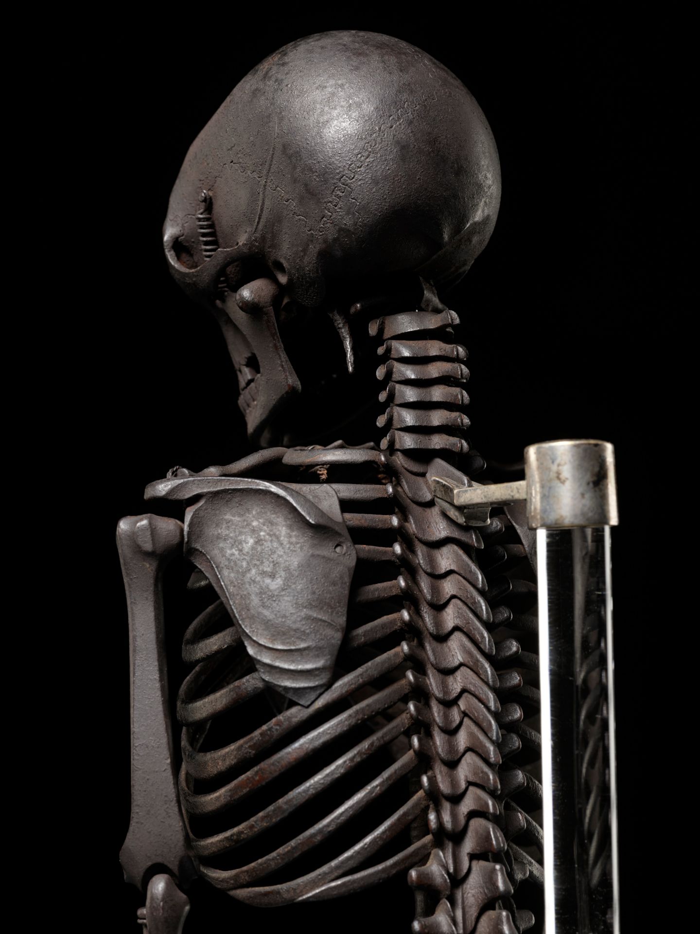 MUNEKAZU: AN EXCEPTIONALLY RARE AND HIGHLY IMPORTANT IRON JIZAI OKIMONO OF A HUMAN SKELETON - Image 29 of 31