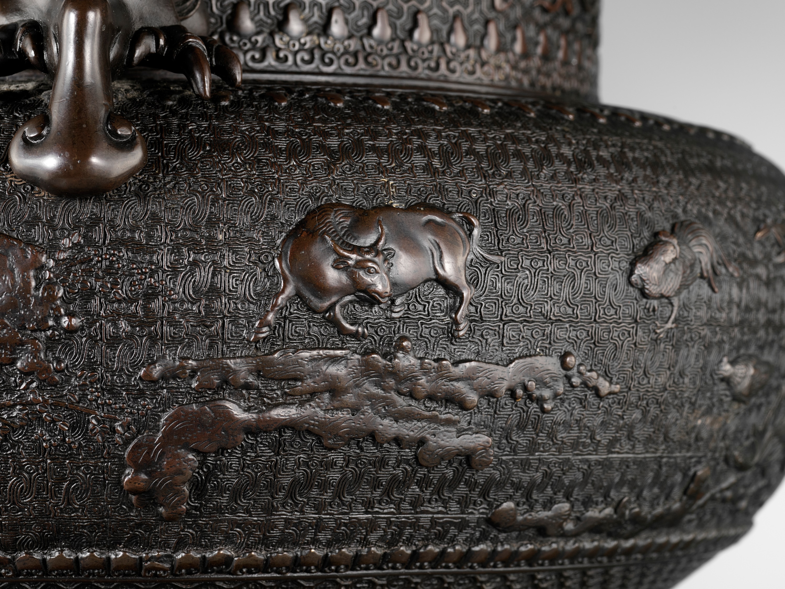 SHOKAKEN: A LARGE AND EXCEPTIONAL BRONZE KORO (INCENSE BURNER) AND COVER WITH THE JUNISHI - Image 6 of 30