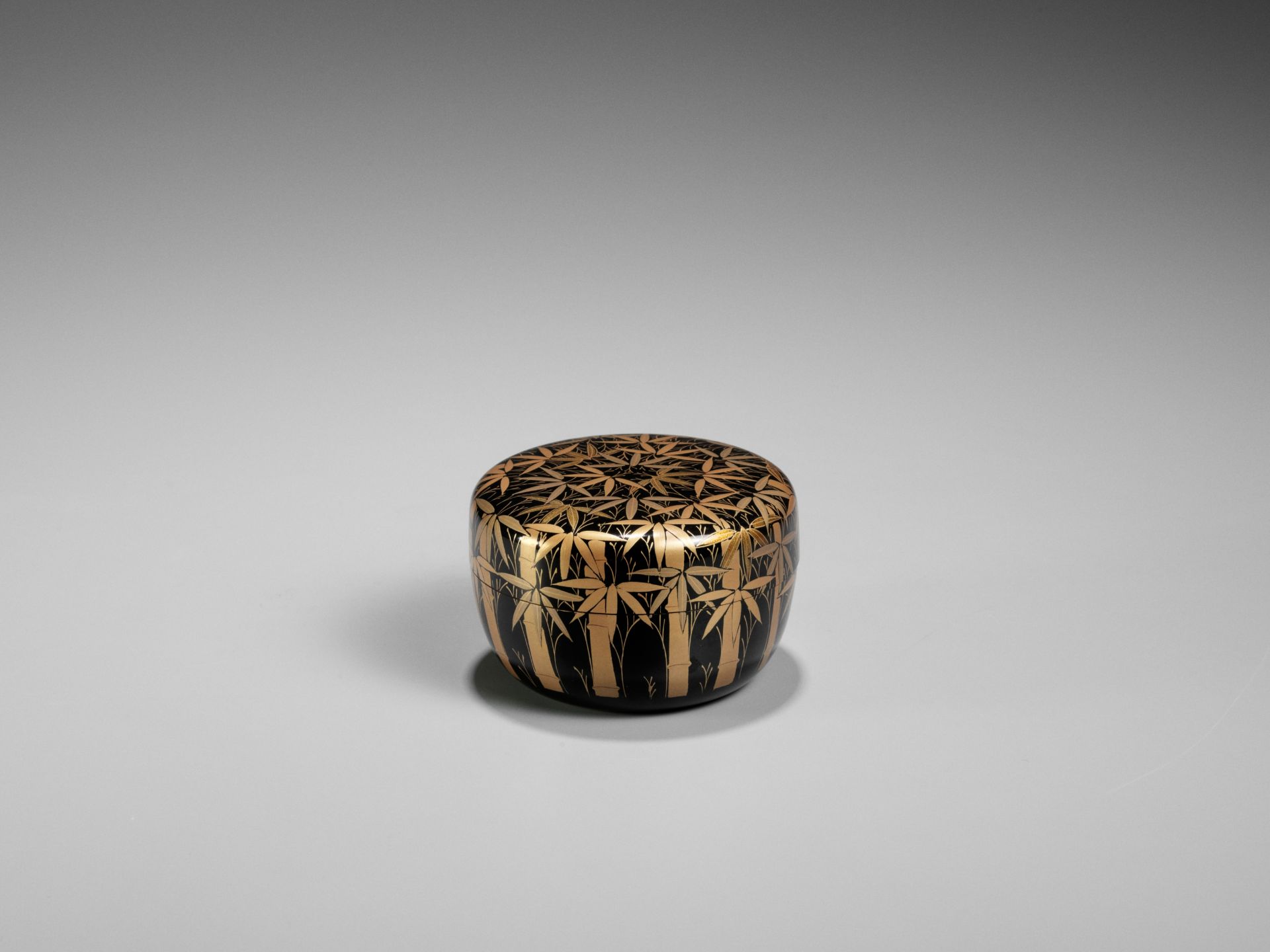 A BLACK AND GOLD LACQUER NATSUME (TEA CADDY) WITH BAMBOO - Image 6 of 8