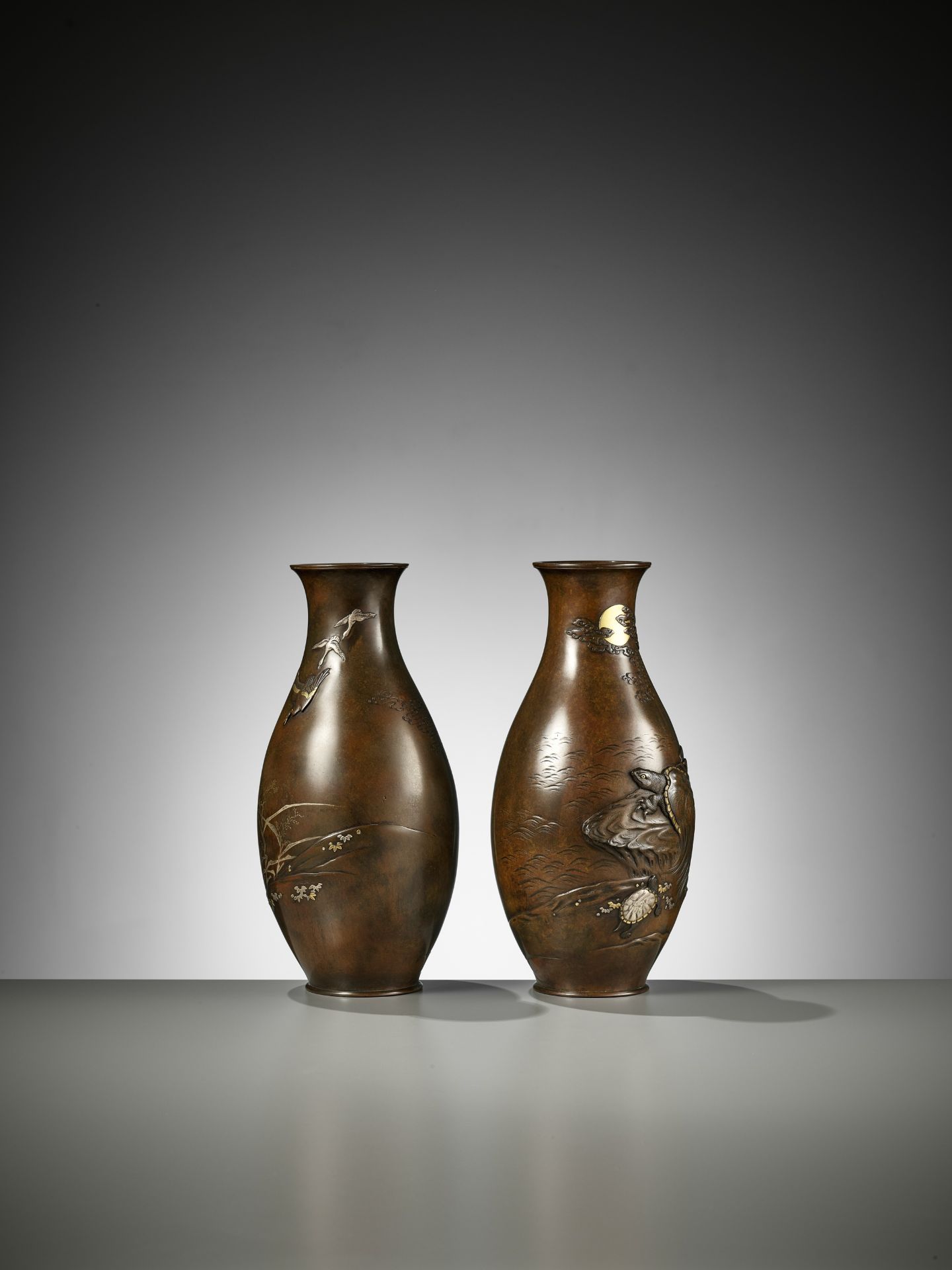 CHOMIN: A SUPERB PAIR OF INLAID BRONZE VASES WITH MINOGAME AND GEESE - Image 9 of 11