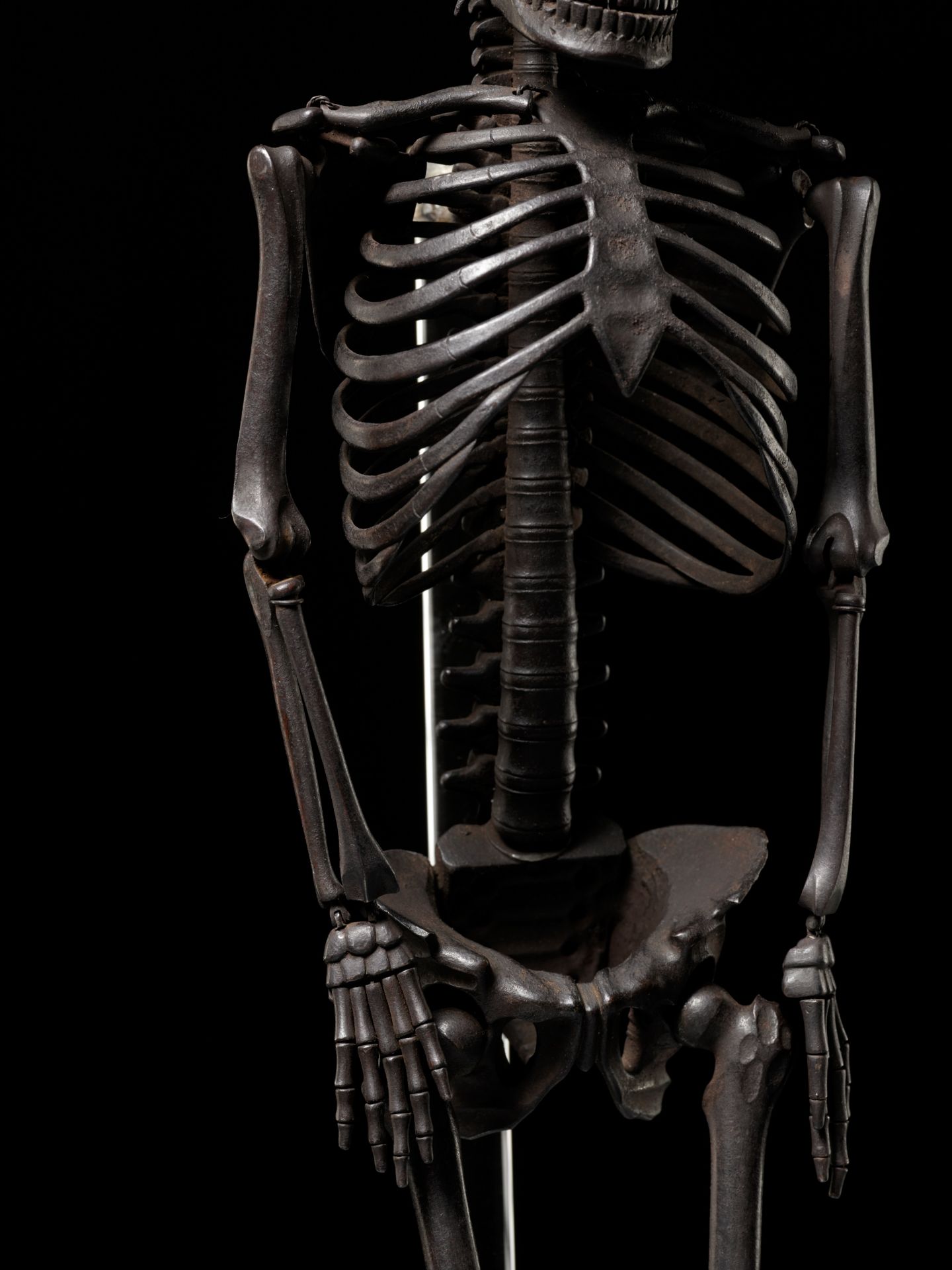 MUNEKAZU: AN EXCEPTIONALLY RARE AND HIGHLY IMPORTANT IRON JIZAI OKIMONO OF A HUMAN SKELETON - Image 31 of 31