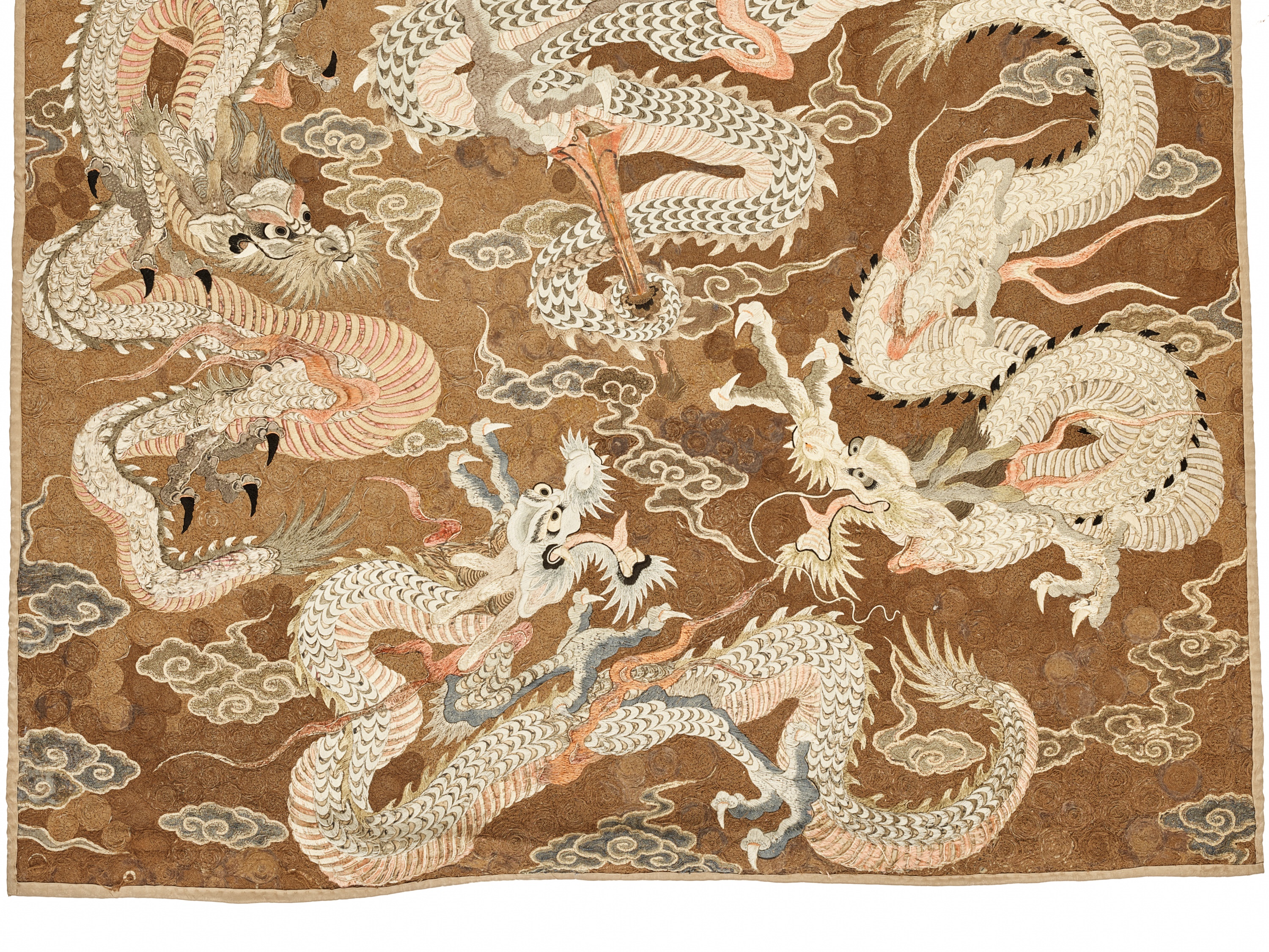 AN EXCEPTIONAL AND VERY LARGE SILK EMBROIDERED 'SEVEN DRAGON' WALL HANGING - Image 4 of 8