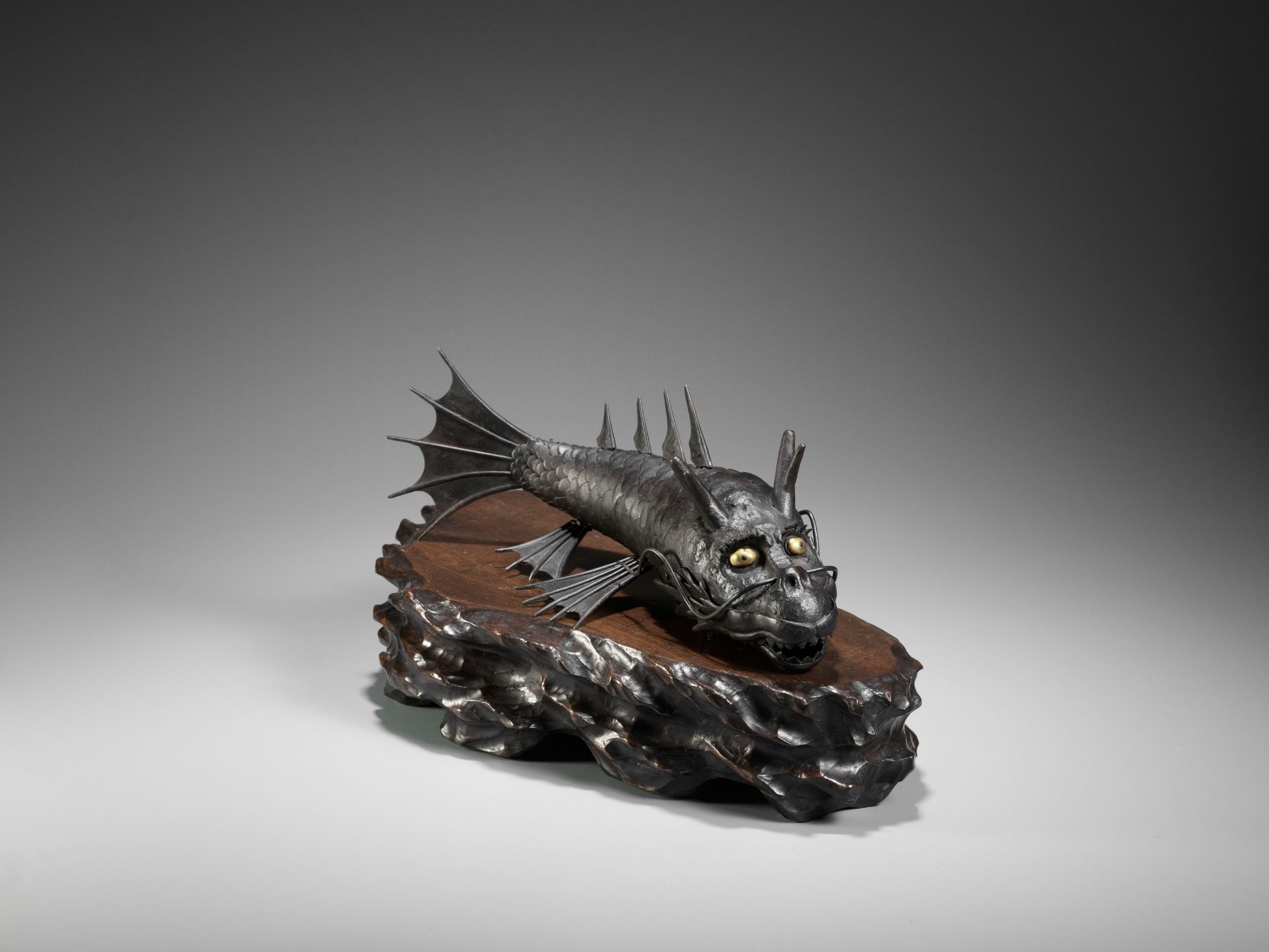 A RARE MYOCHIN SCHOOL IRON ARTICULATED JIZAI OKIMONO OF A SCHACHIHOKO (DRAGON FISH) - Image 5 of 16