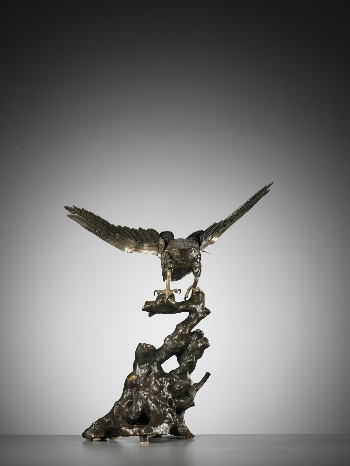 HANEHIRO: A FINE SILVERED BRONZE OKIMONO OF A HAWK - Bild 9 aus 15