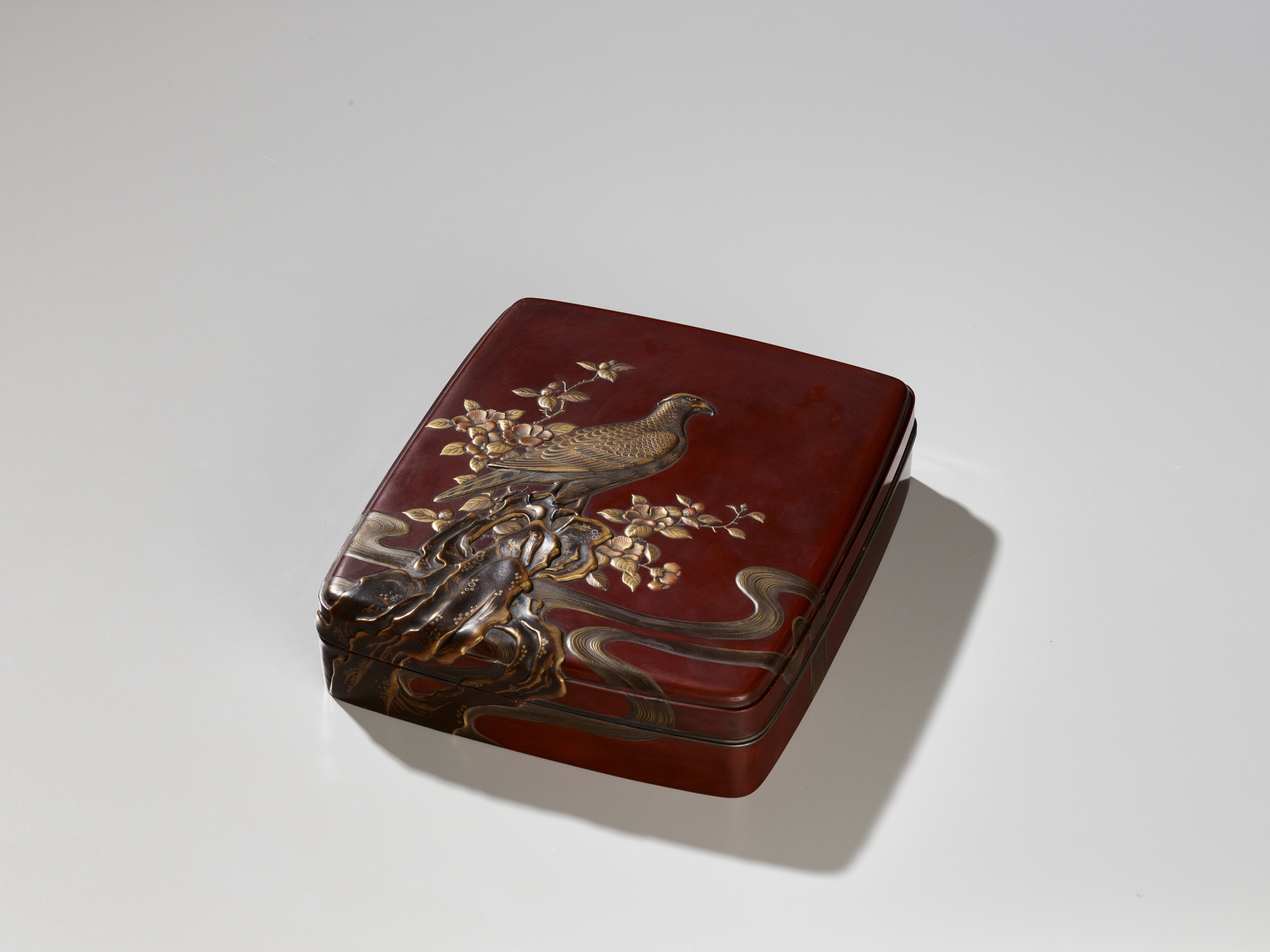 SHOGAKU: A SUPERB LACQUER SUZURIBAKO DEPICTING AN AUTUMNAL SCENE WITH FALCON AND SPARROWS - Image 11 of 14