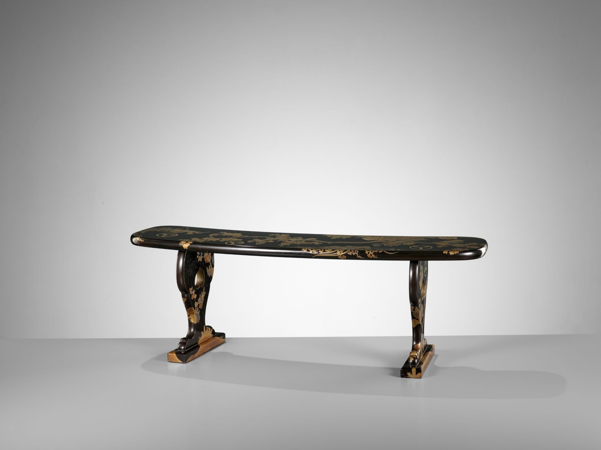 A RARE LACQUER KYOSOKU (ARMREST) - Image 9 of 9