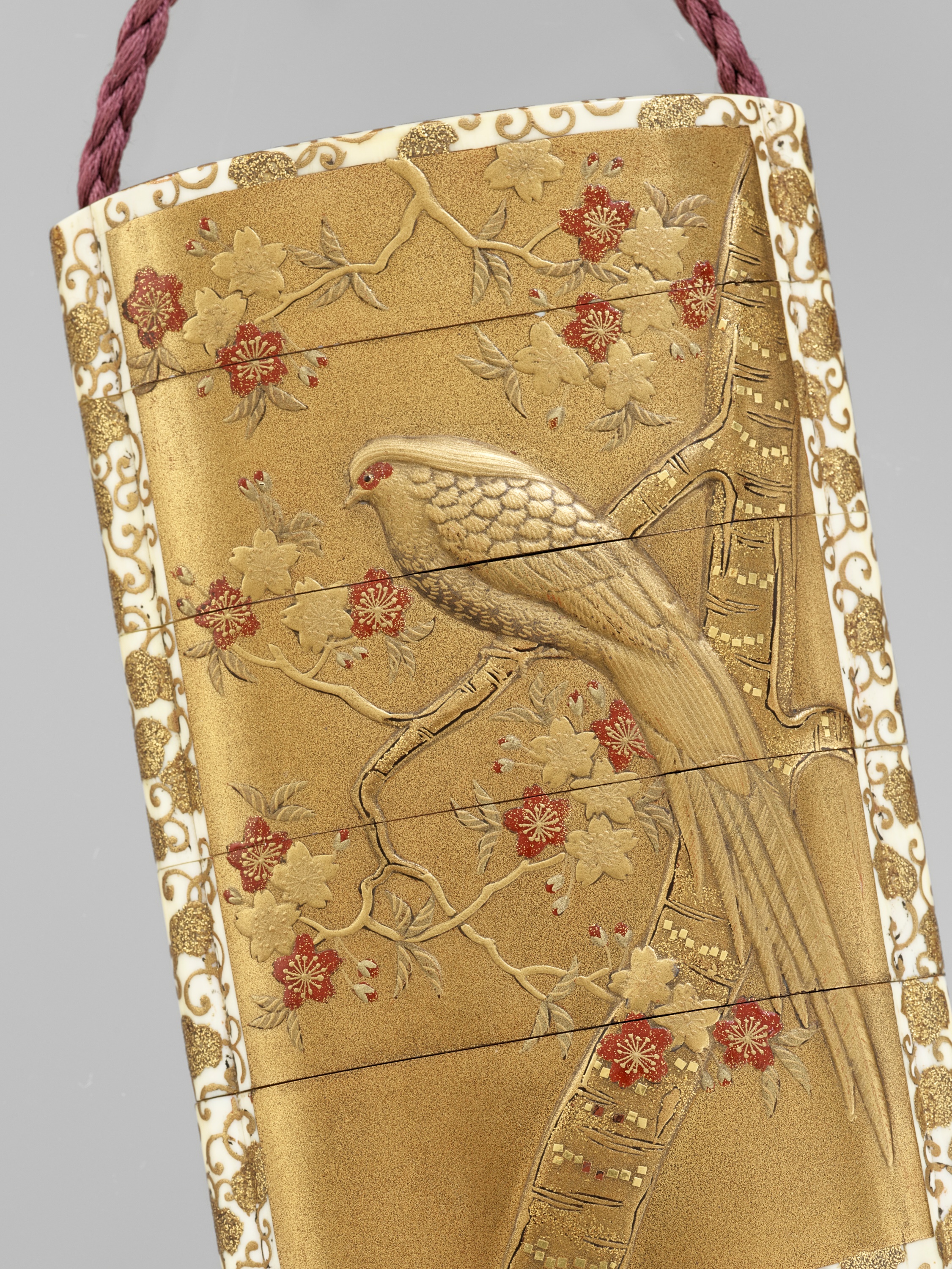 A RARE GOLD-LACQUERED IVORY FOUR-CASE INRO ENSEMBLE DEPICTING A PHEASANT AND PLOVERS - Image 6 of 10