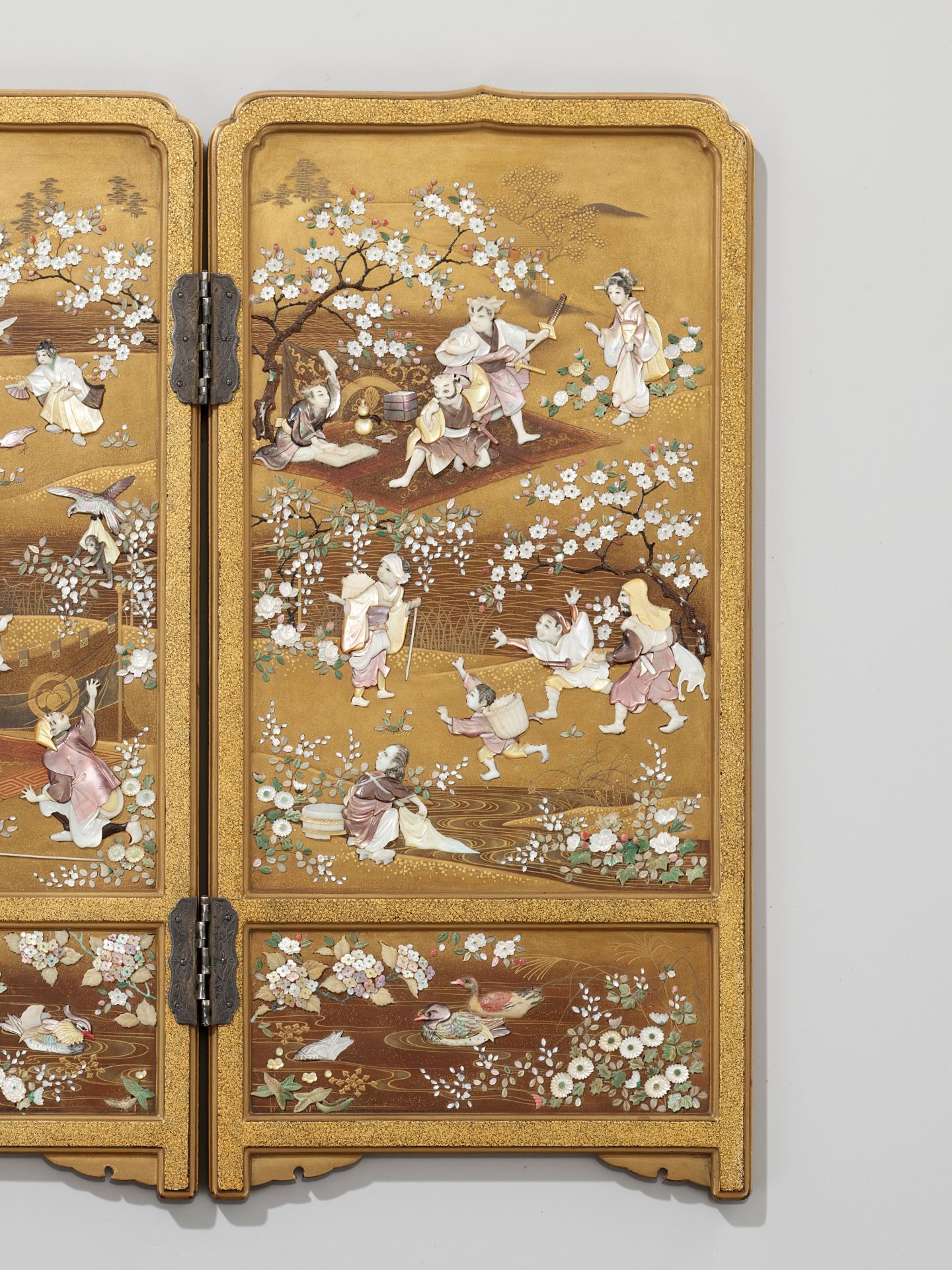 A RARE AND SUPERB SHIBAYAMA-STYLE INLAID GOLD LACQUER TABLE SCREEN WITH KYOSAI'S ANIMAL CIRCUS - Image 11 of 11