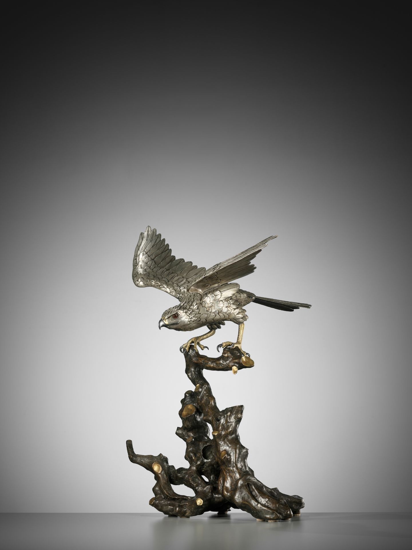 HANEHIRO: A FINE SILVERED BRONZE OKIMONO OF A HAWK - Bild 7 aus 15