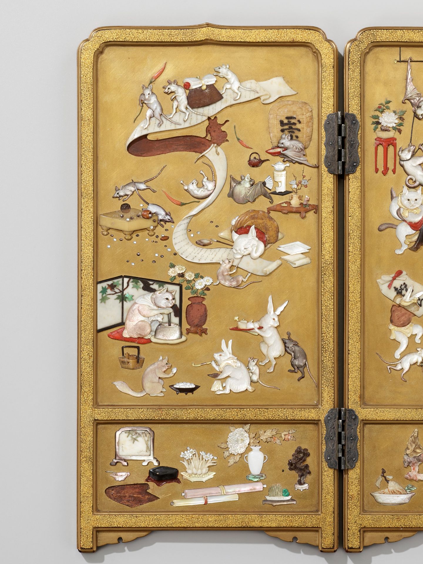 A RARE AND SUPERB SHIBAYAMA-STYLE INLAID GOLD LACQUER TABLE SCREEN WITH KYOSAI'S ANIMAL CIRCUS - Image 7 of 11