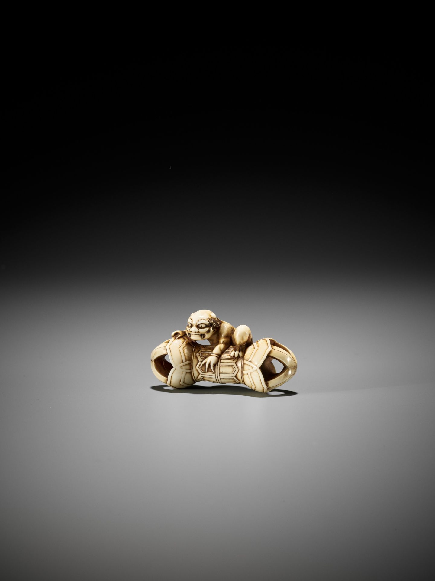 A RARE IVORY NETSUKE OF AN ONI ON A KONGO (VAJRA) - Image 6 of 12